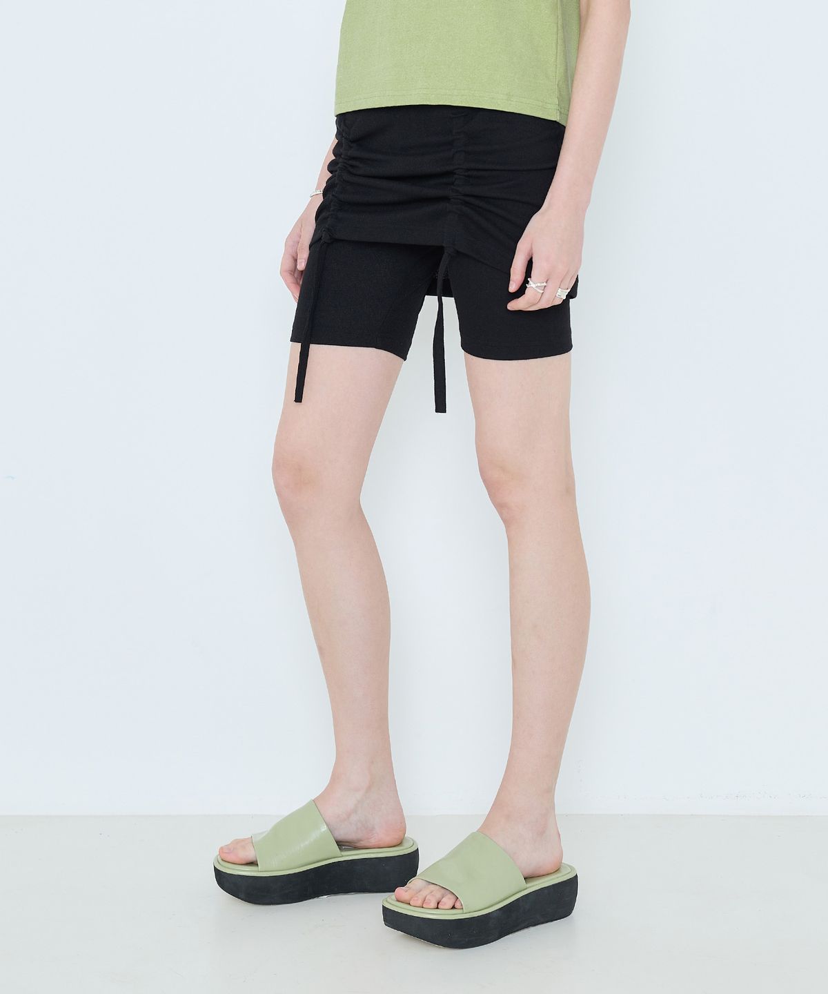 라티젠(LARTIGENT) L4 ANGEL SKIRT PANTS(BLACK)