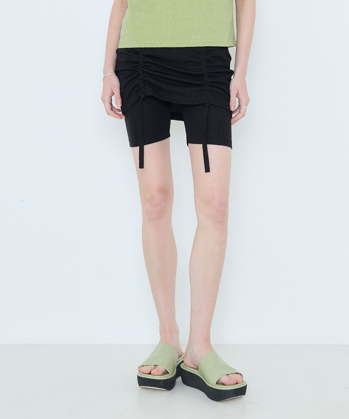라티젠(LARTIGENT) L4 ANGEL SKIRT PANTS(BLACK)