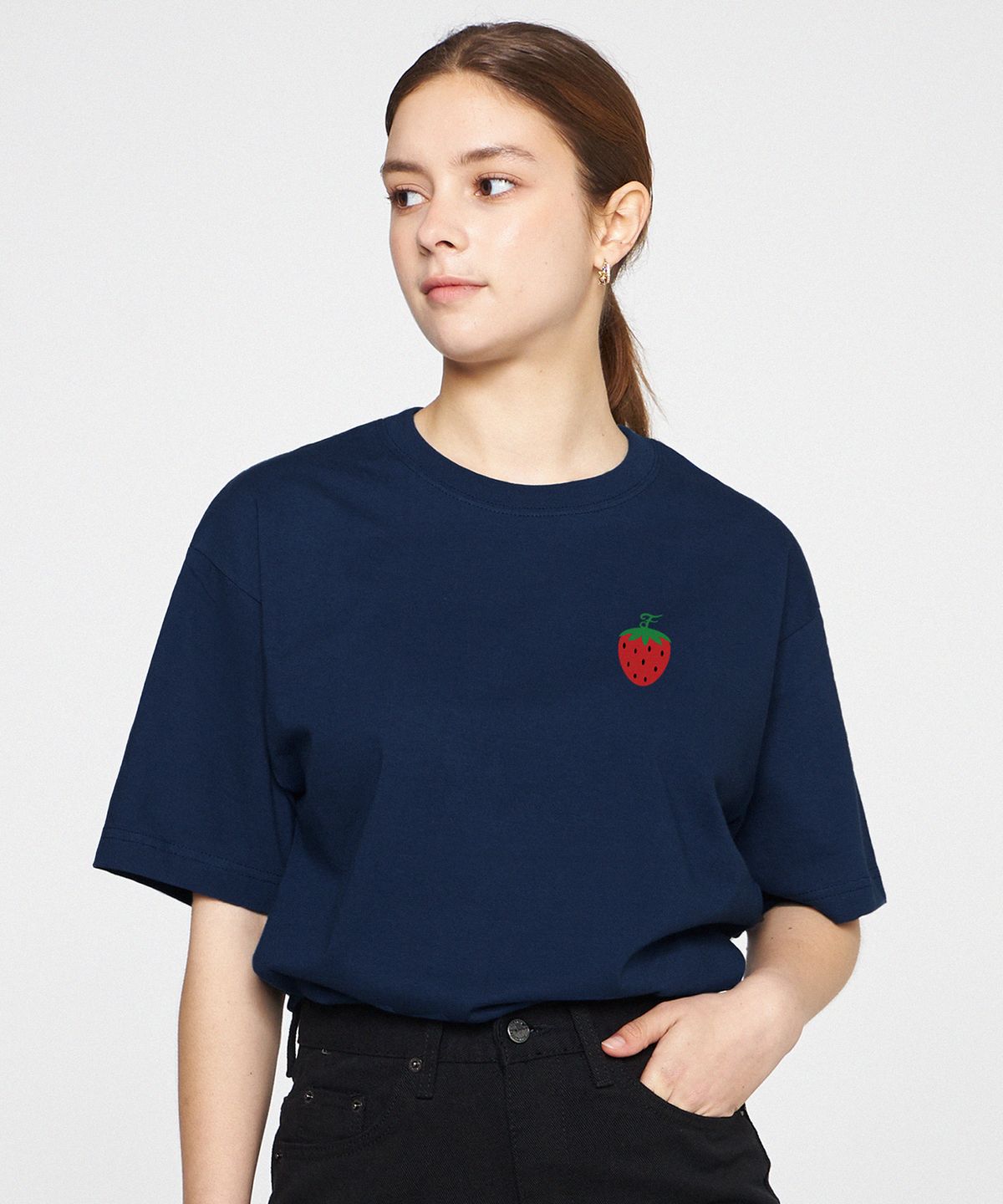 그레이버(GRAVER) [UNISEX]스몰 스트로베리 로고 반팔티_네이비