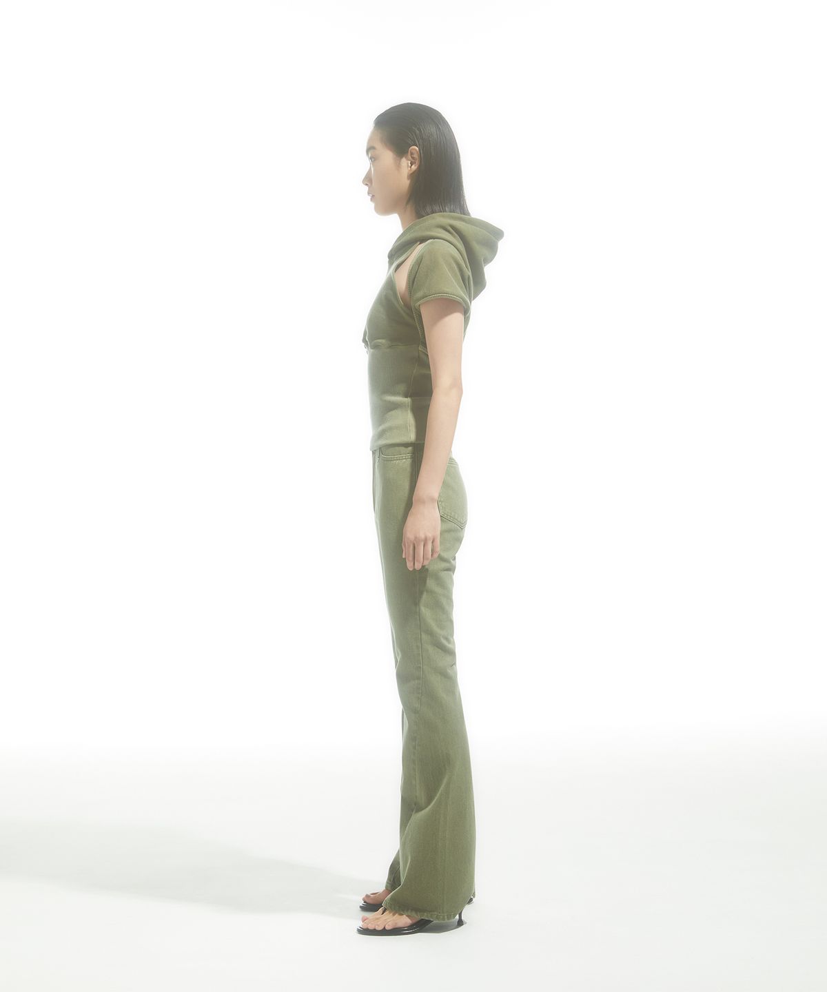 드레(DRAE) RAW-EDGE FLARED JEANS_KHAKI