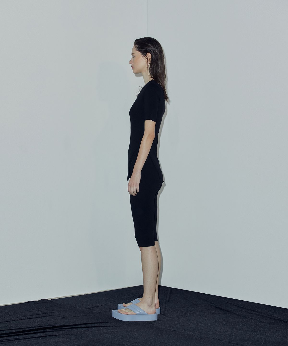 드레(DRAE) ONE-SHOULDER HALF SLEEVE TOP_BLACK