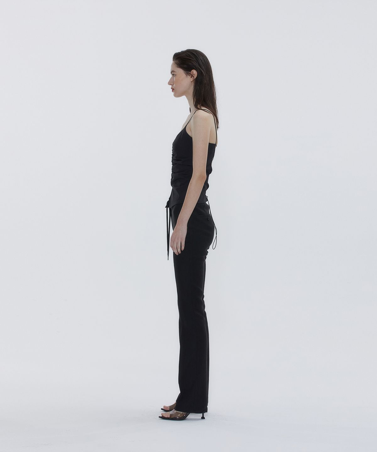 드레(DRAE) SHIRRING BACKLESS CAMISOLE TOP_BLACK