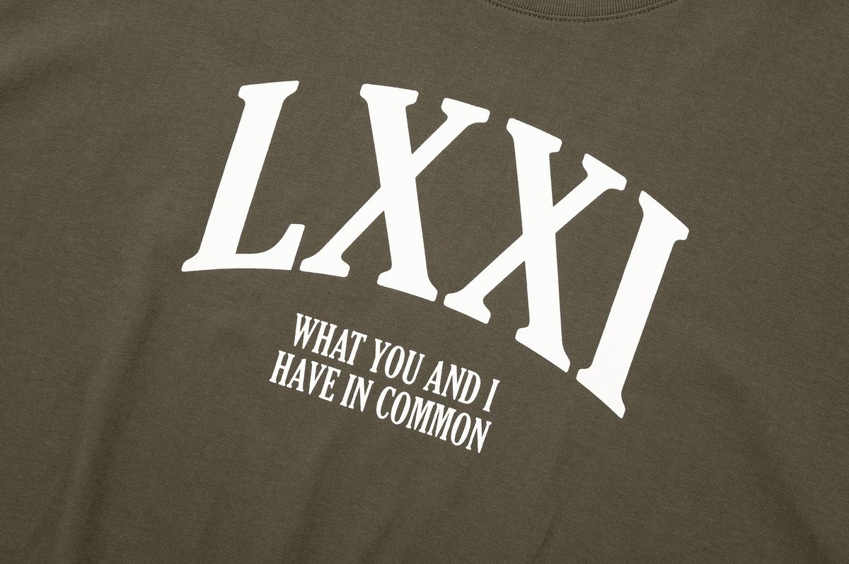 르씨(LXXI) ARCH LOGO T-SHIRT [OLIVE]