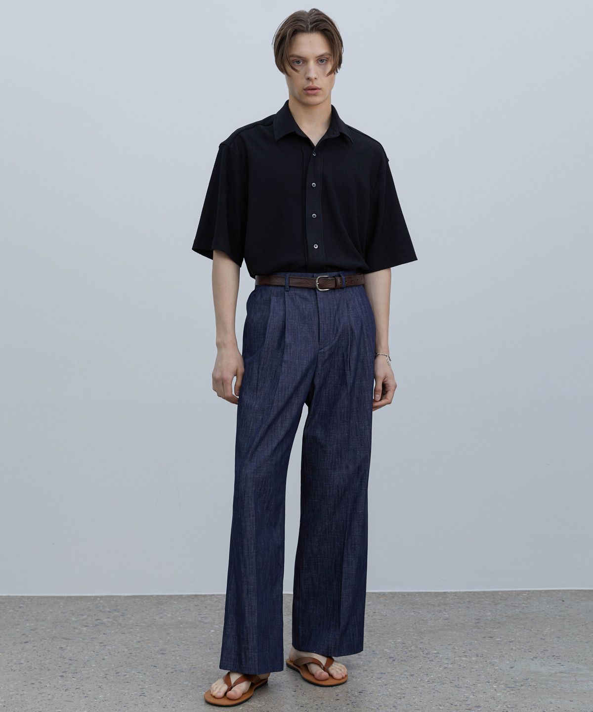 트립르센스(TRIP LE SENS) 쿨 린넨 투턱 와이드 데님 슬랙스_Indigo Denim