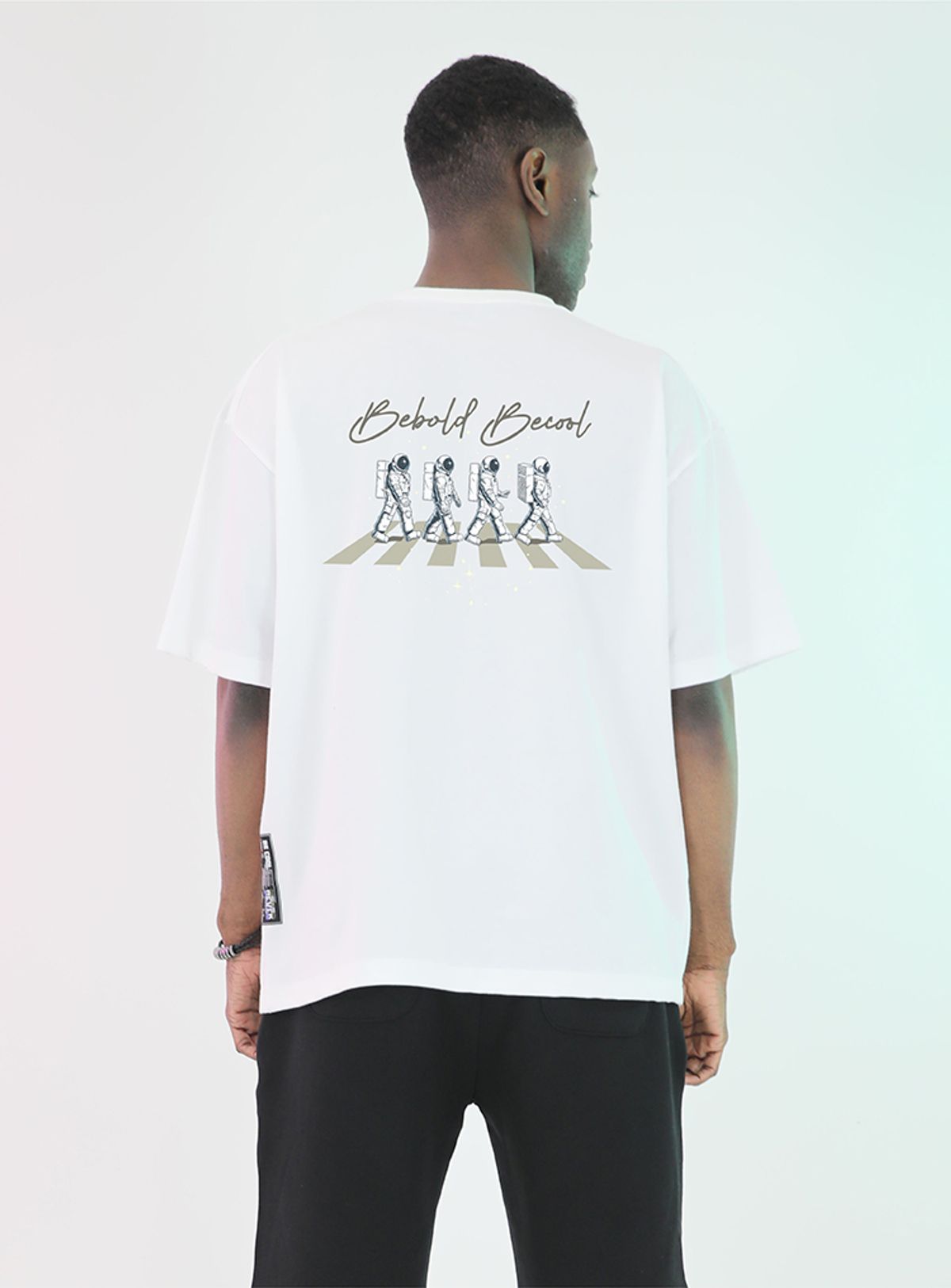 비볼드비쿨(BEBOLD BECOOL) L~6XL 우주인 [T-Shirt]