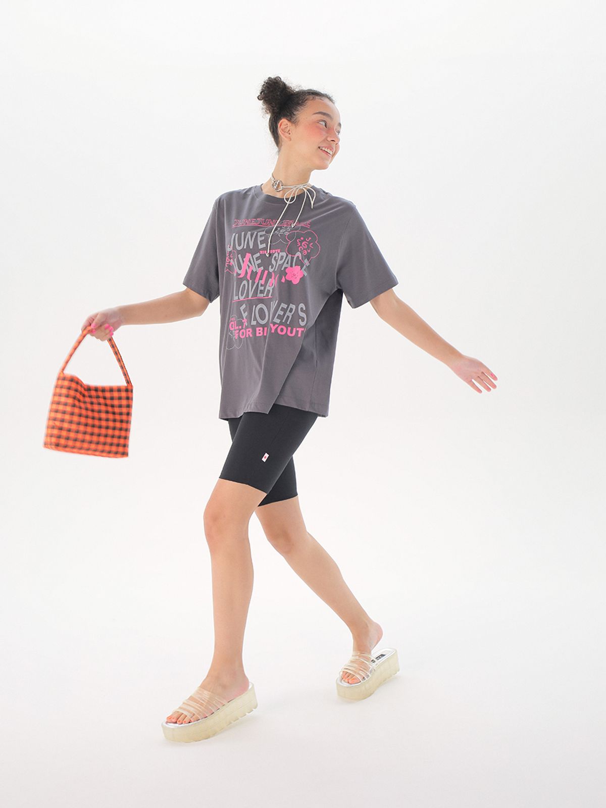준준스페이스(JUNEJUNE SPACE) Lover Boxy T-shirts_Dark Grey(러버 박시 티셔츠_다크 그레이)