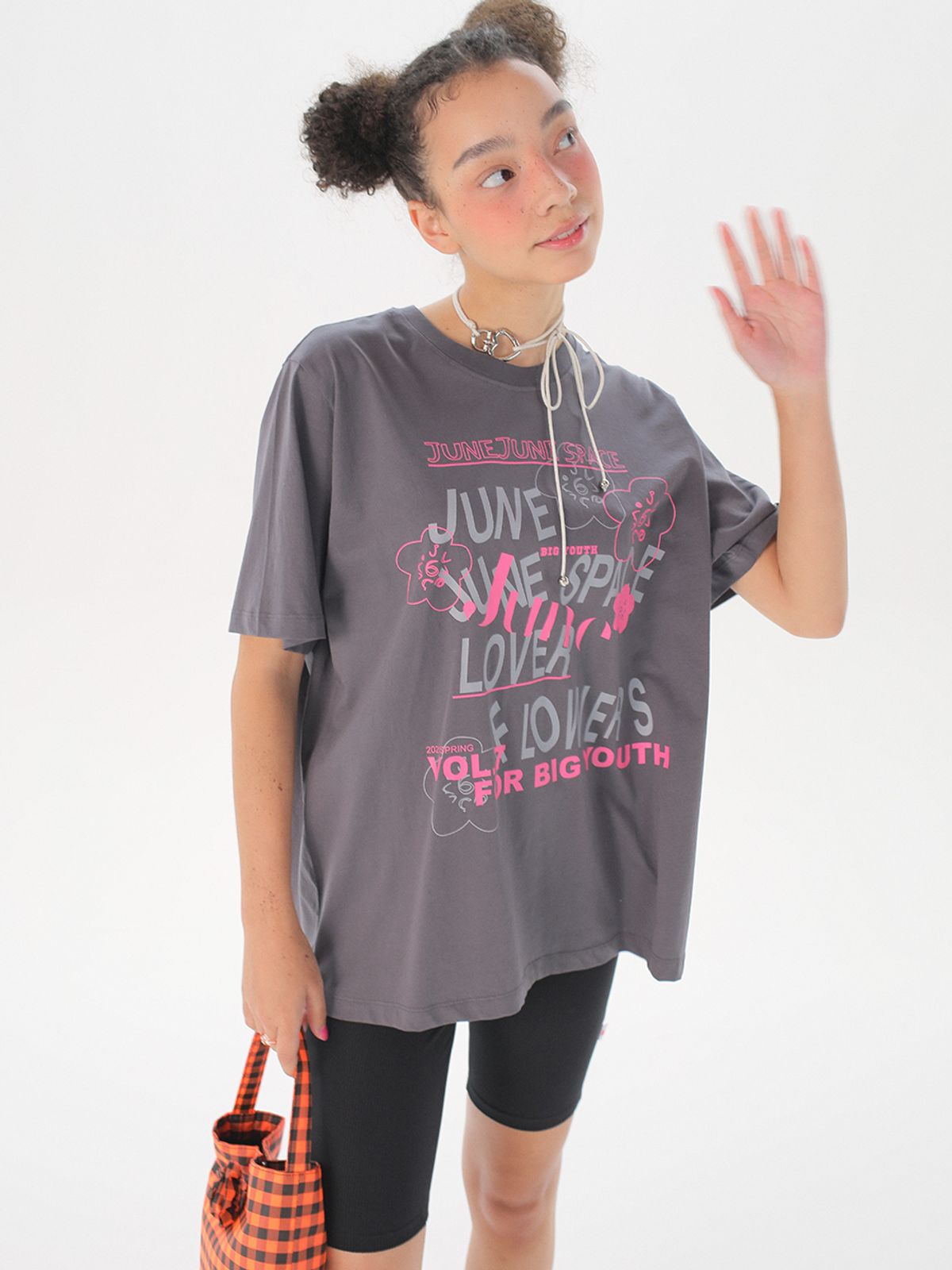 준준스페이스(JUNEJUNE SPACE) Lover Boxy T-shirts_Dark Grey(러버 박시 티셔츠_다크 그레이)