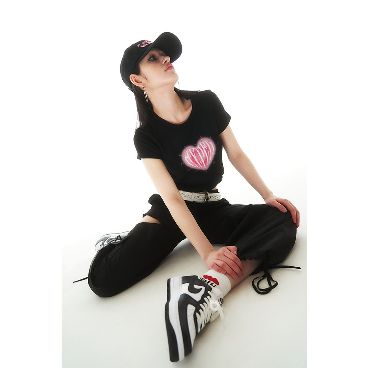 하투(HATU) HYPED HEART TEE BLACK