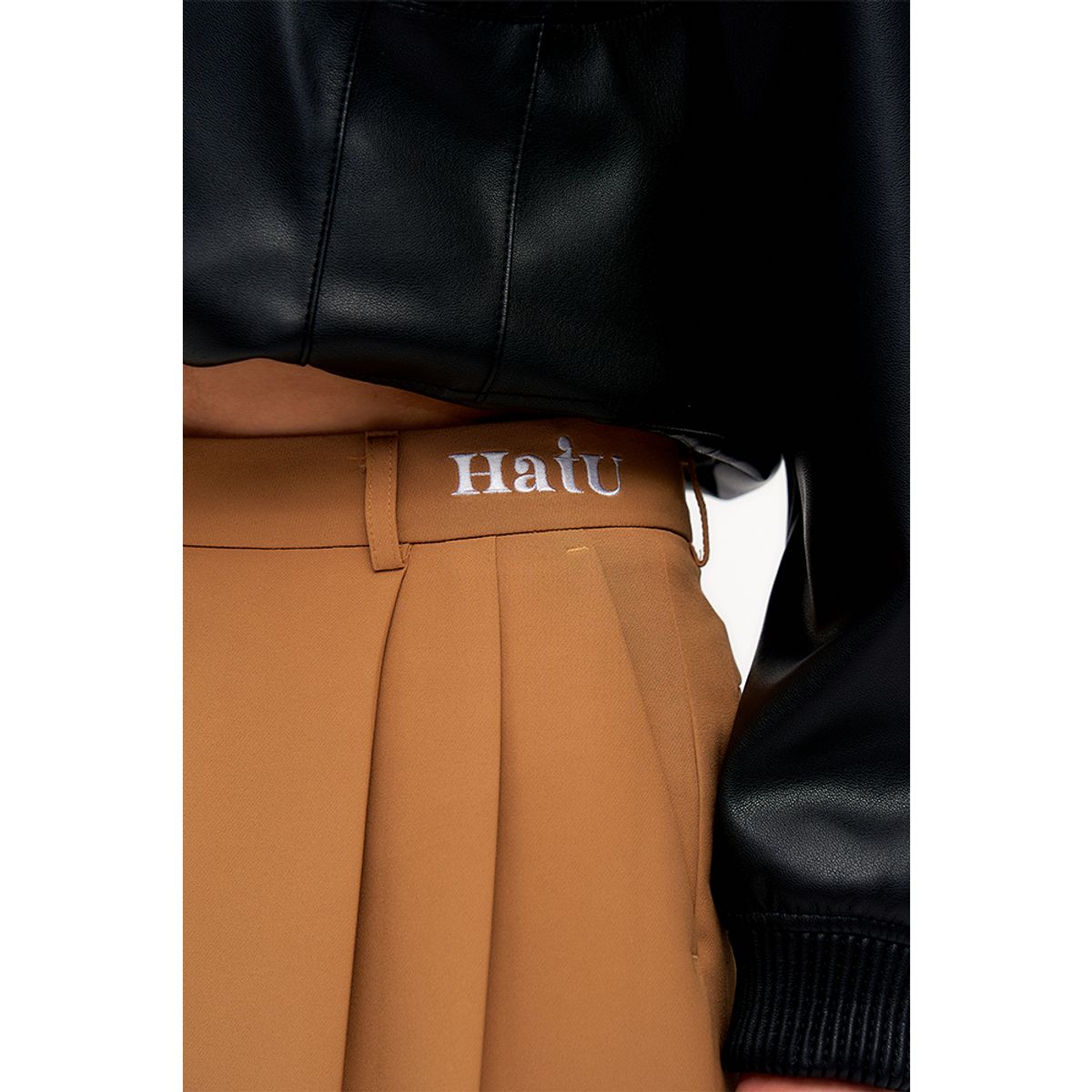 하투(HATU) WIDED FIT TROUSERS BEIGE