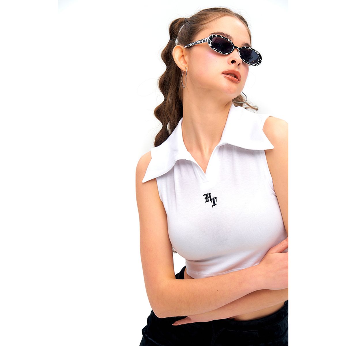 하투(HATU) CROPPED HT LOGO COLLAR TOP WHITE