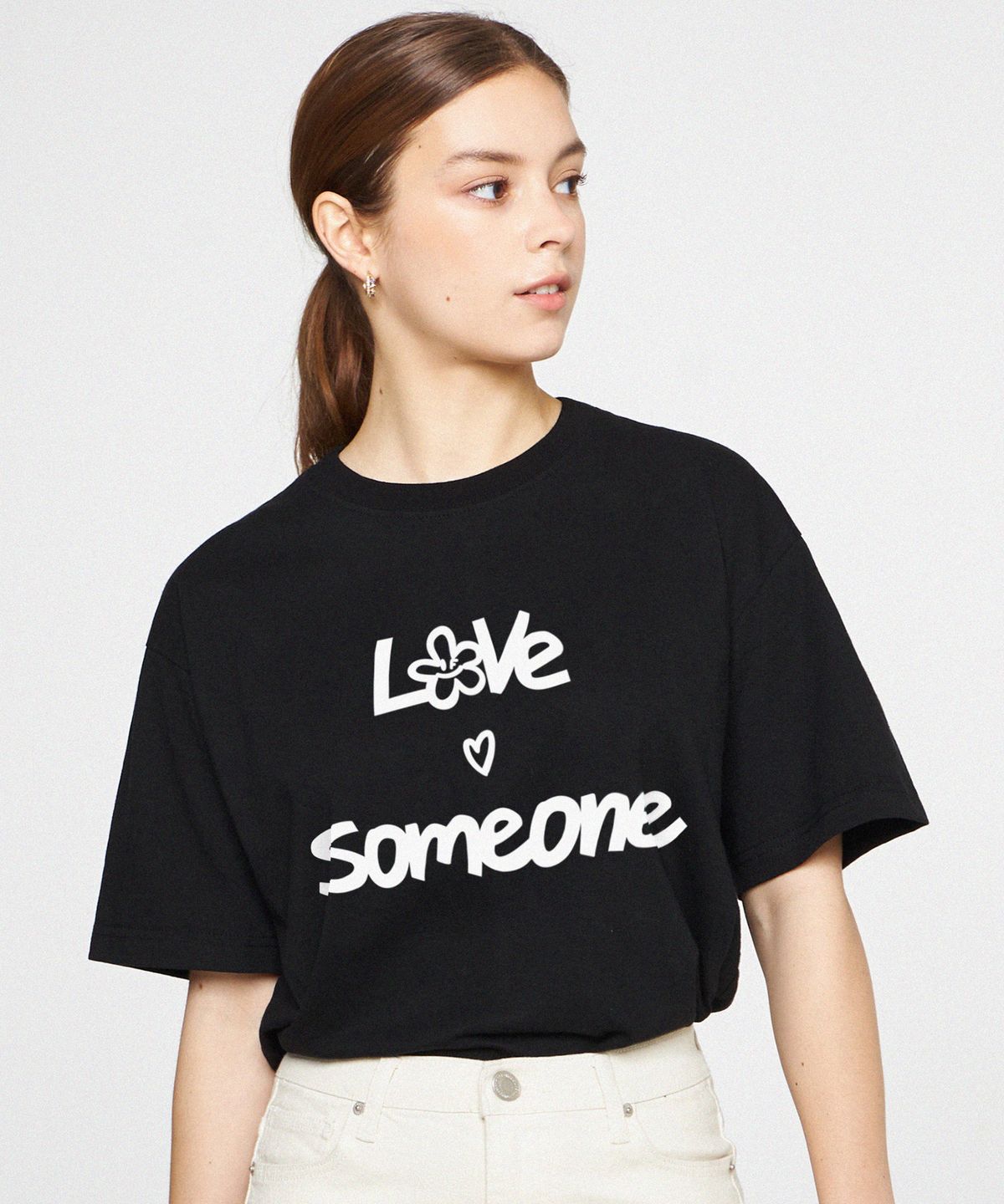 그레이버(GRAVER) [UNISEX]LOVE SOMEONE 반팔티_블랙/화이트 로고