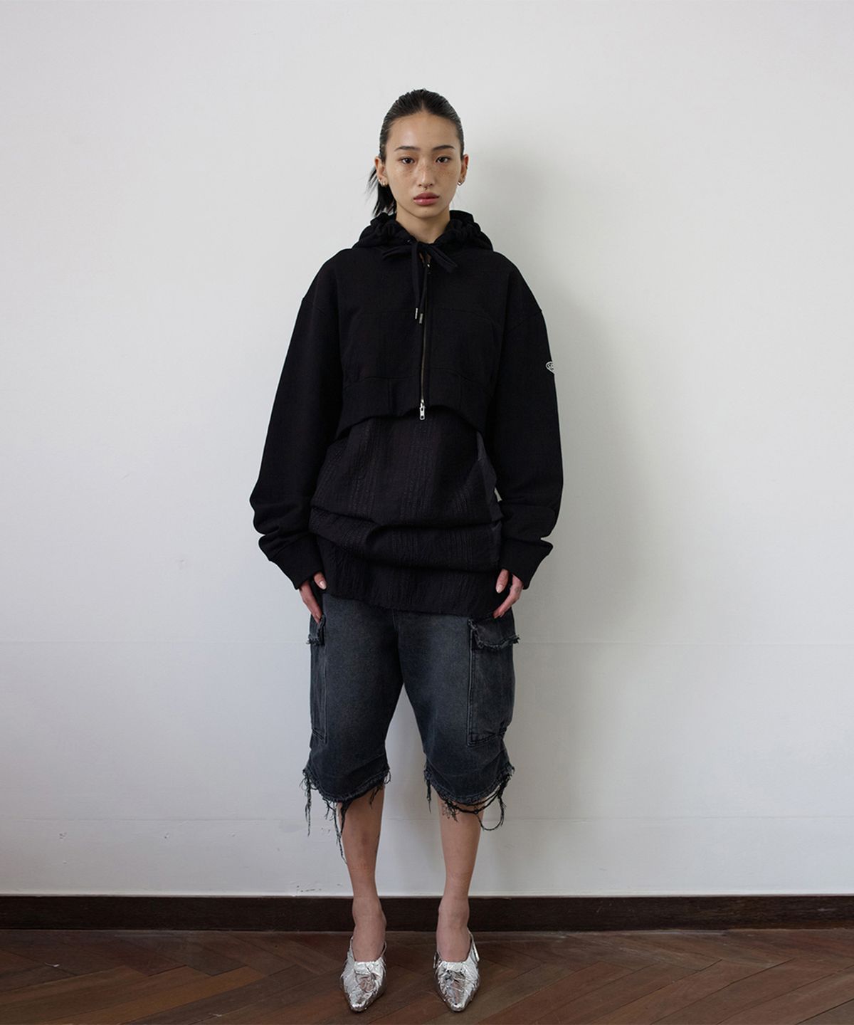 에스이오(s/e/o) CROPPED HOOD ZIP UP BLACK