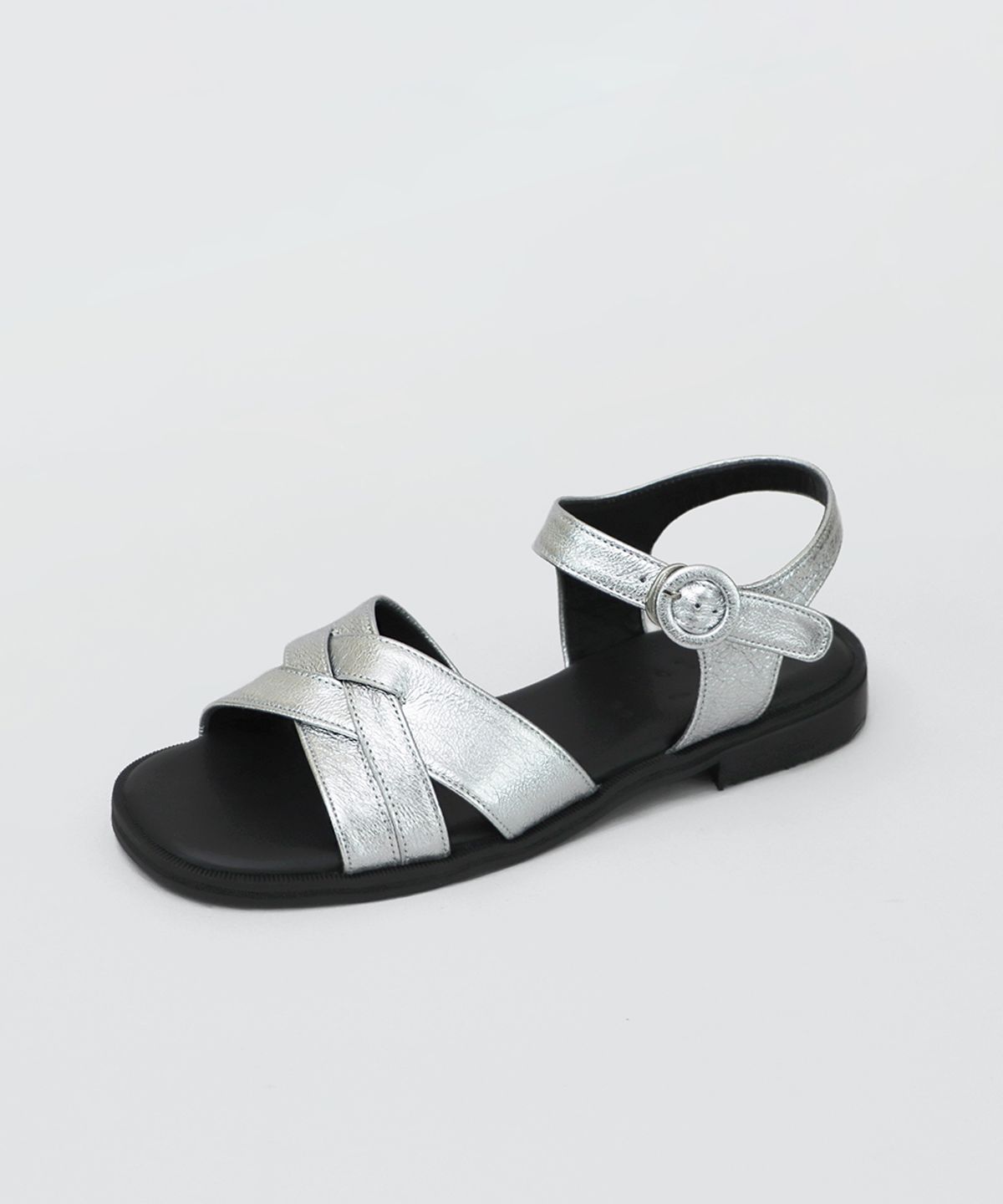 흰(HEENN) Shiny Leather Crossover Sandals .Silver