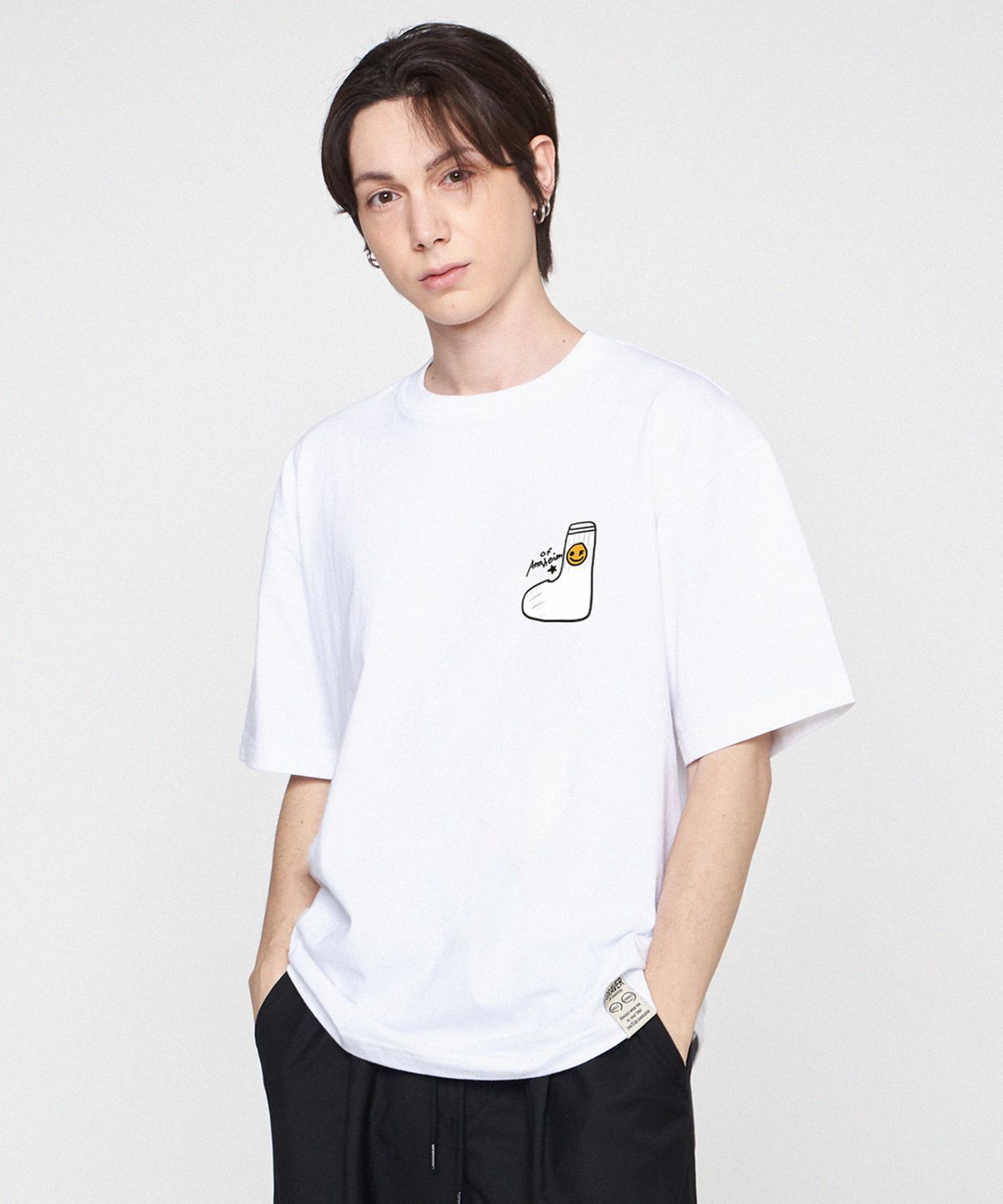 그레이버(GRAVER) [UNISEX]삭스 드로잉스마일 로고 반팔티_화이트