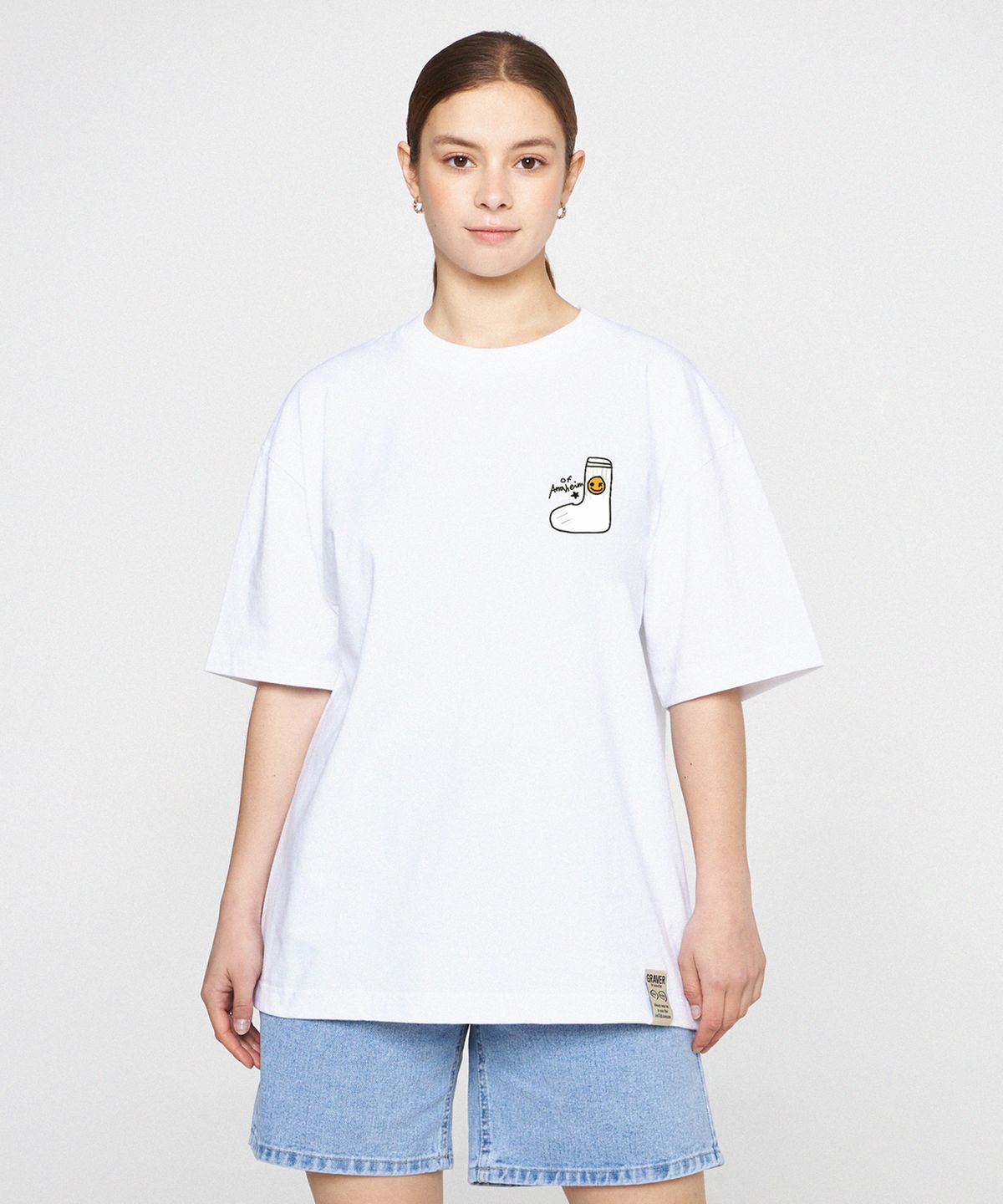 그레이버(GRAVER) [UNISEX]삭스 드로잉스마일 로고 반팔티_화이트