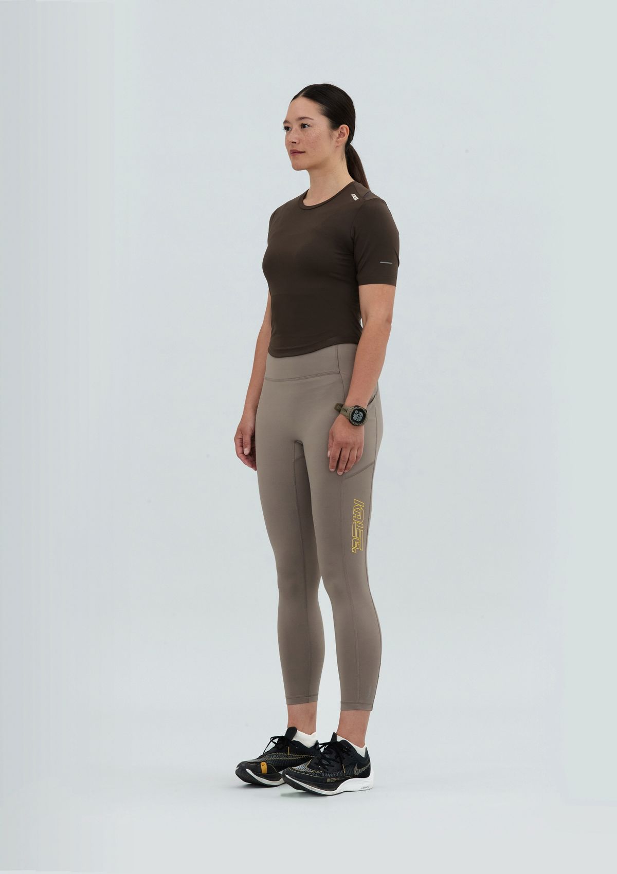 칼렉(KALEG) WOMENS BALANCE T SHIRTS/DARK BROWN