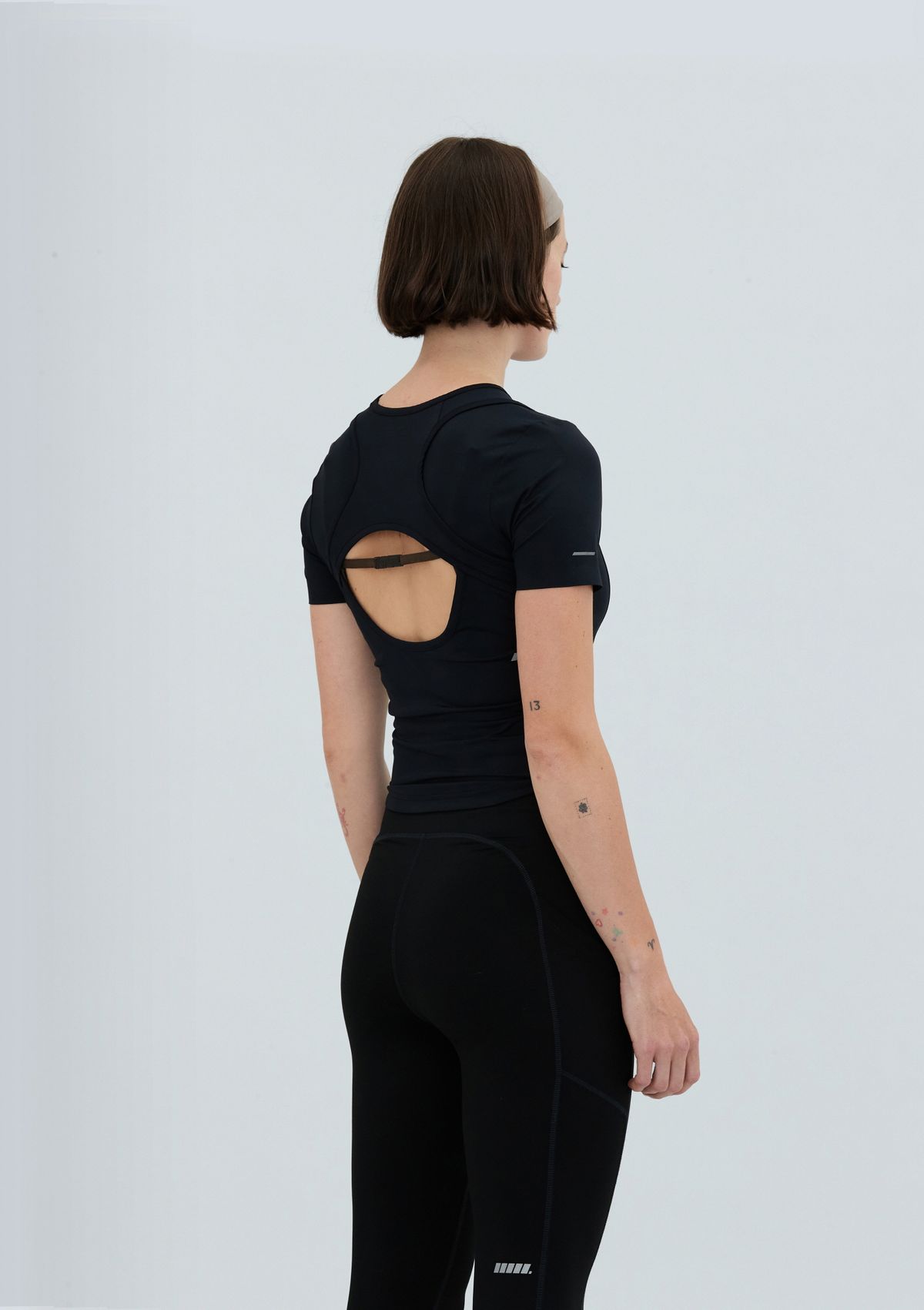 칼렉(KALEG) WOMENS BALANCE OPEN BACK T SHIRTS/BLACK