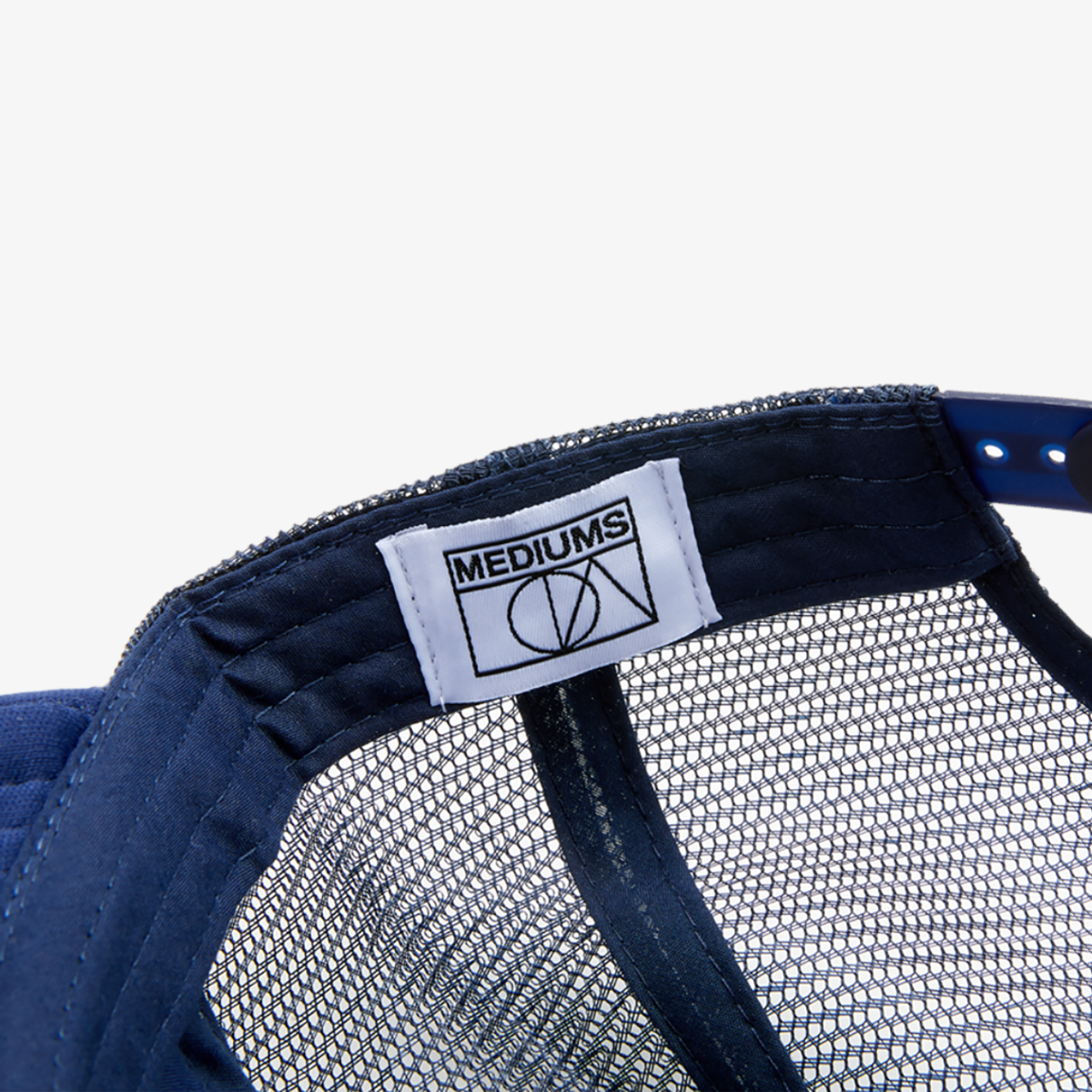 미디엄스(MEDIUMS) Members Only Trucker Hat - Navy (멤버스 온리 트러커햇)
