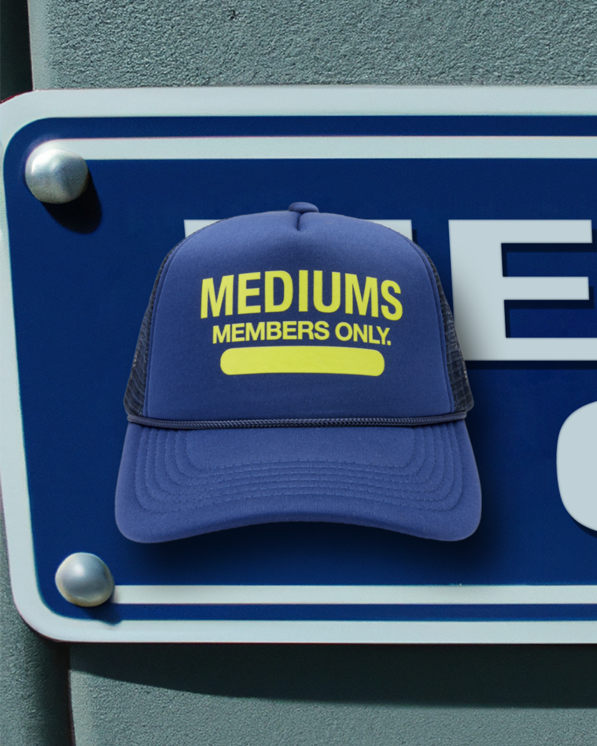 미디엄스(MEDIUMS) Members Only Trucker Hat - Navy (멤버스 온리 트러커햇)