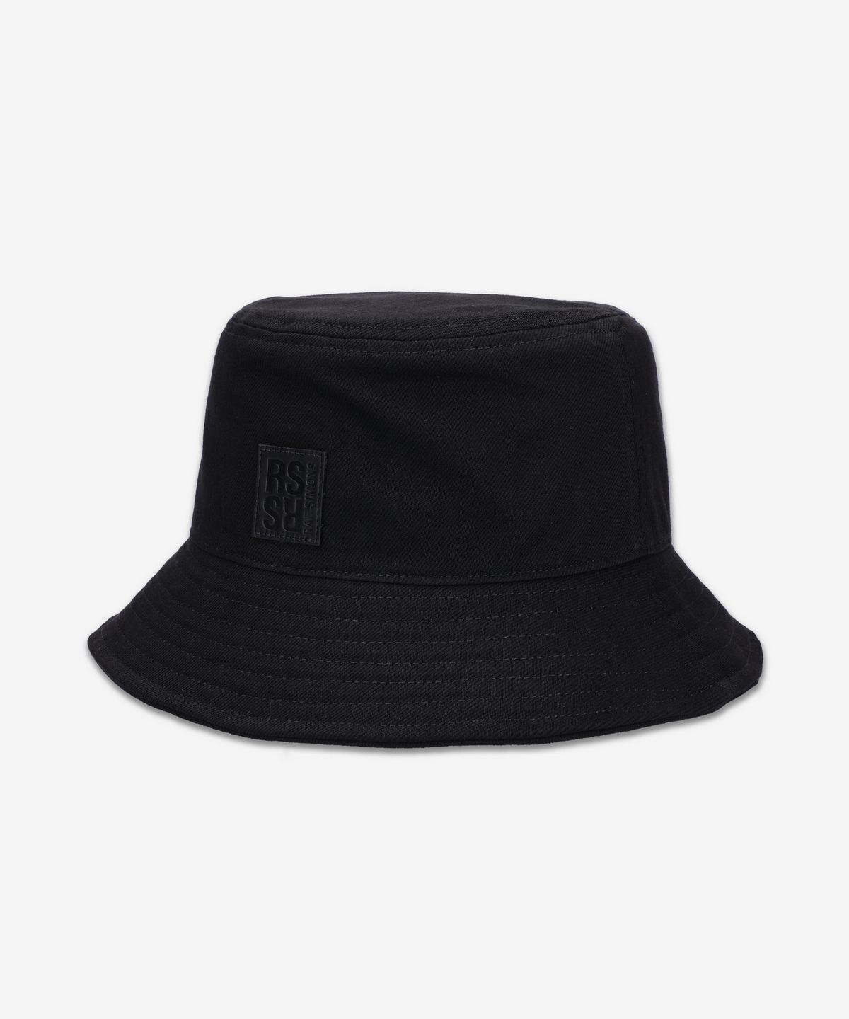 라프시몬스(RAF SIMONS) 로고 패치 버킷햇 - 블랙 / 231945100320099