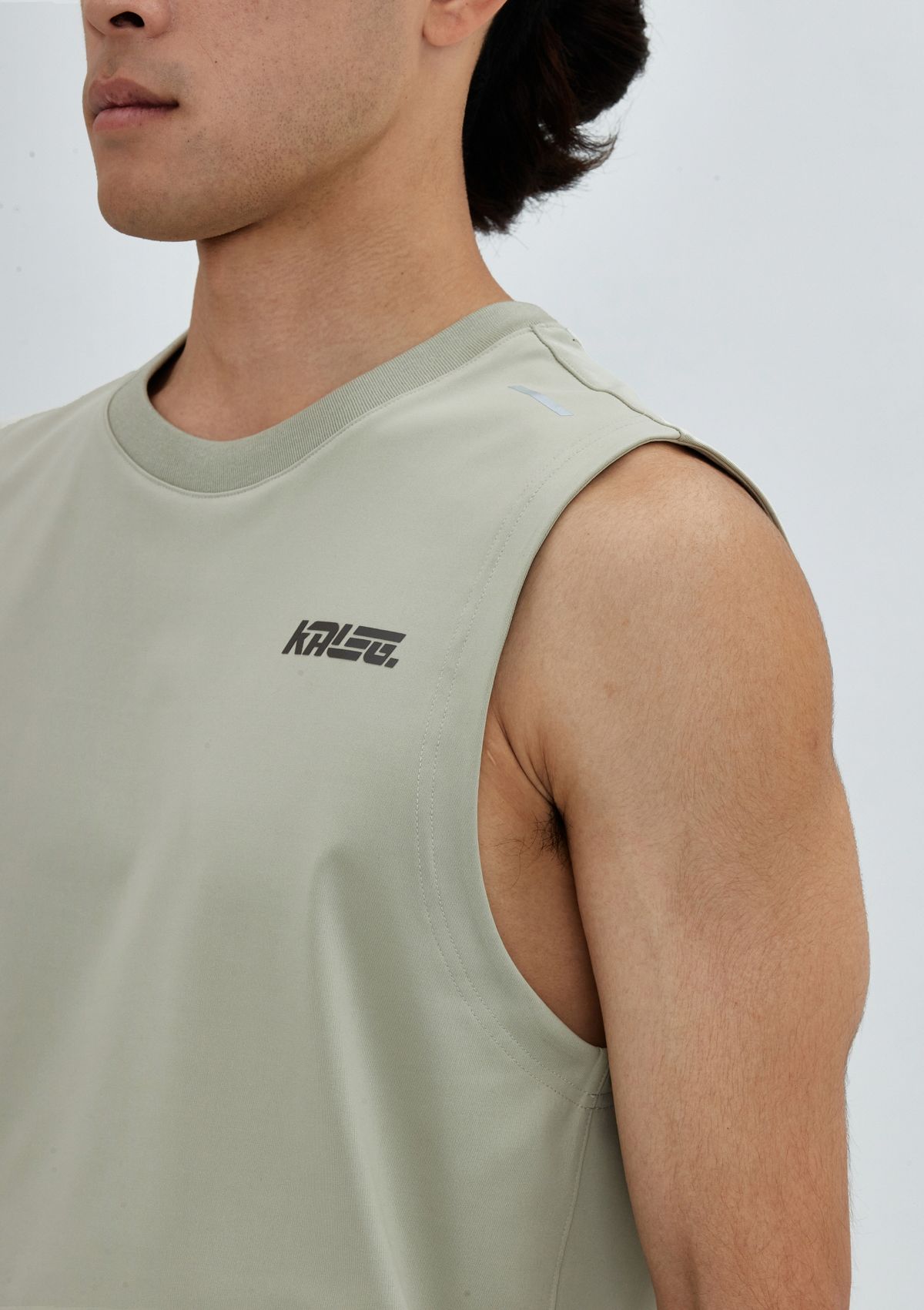 칼렉(KALEG) MENS BALANCE SLEEVENESS (ATHLETIC)/LIGHT KHAKI