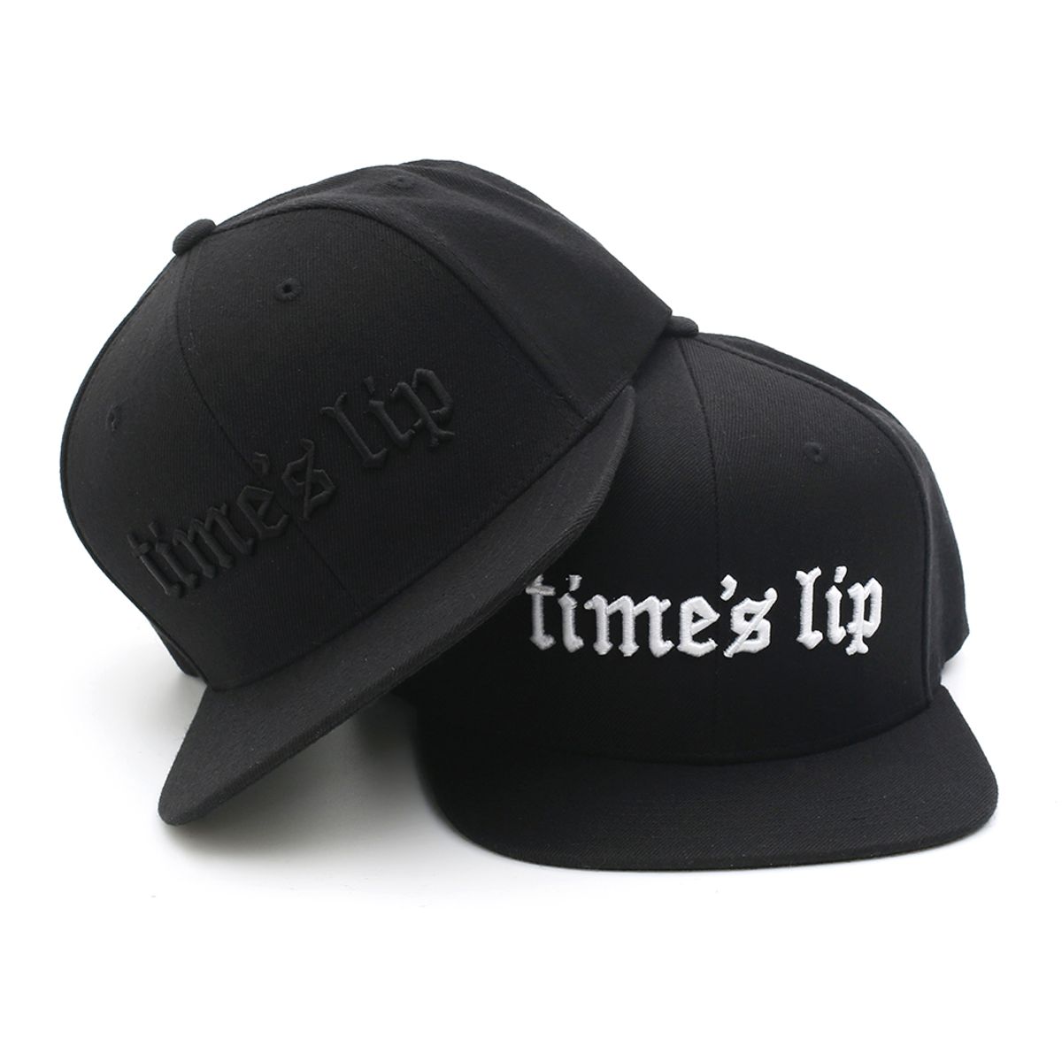 타임슬립(TIME SLIP) 로만 로고 스냅백 블랙 화이트 TPW07132