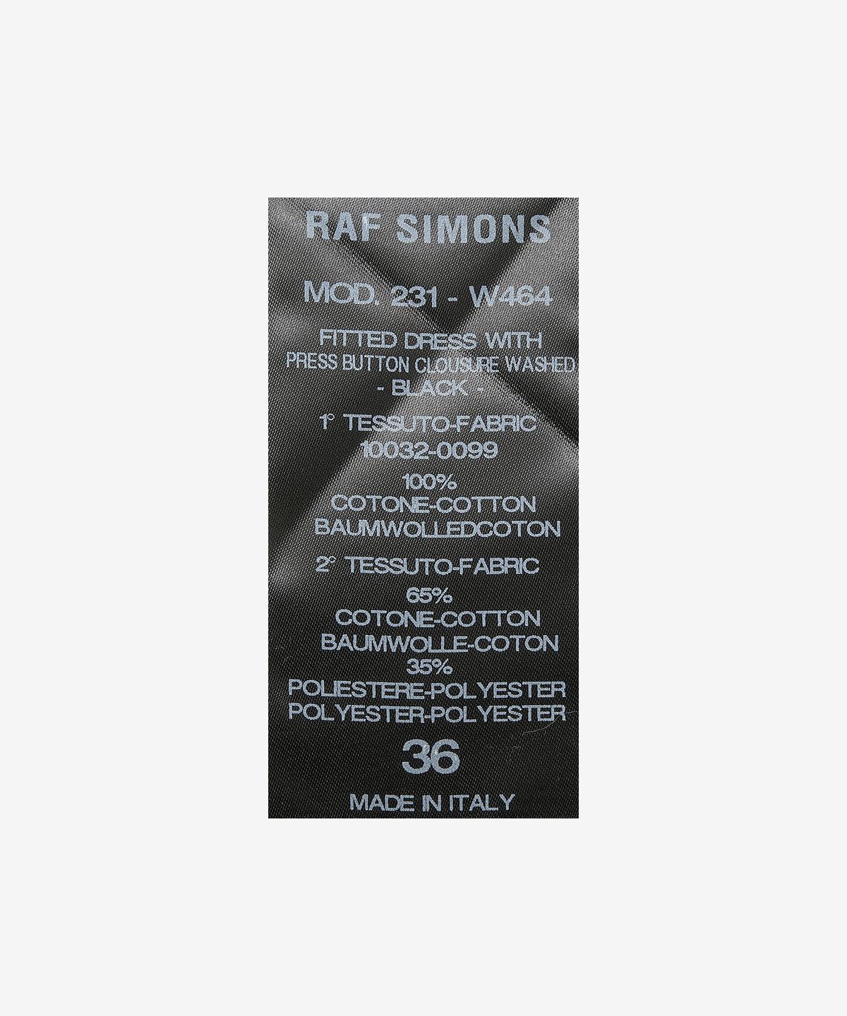 라프시몬스(RAF SIMONS) 백 버튼 핏 원피스 - 블랙 / 231W4640099