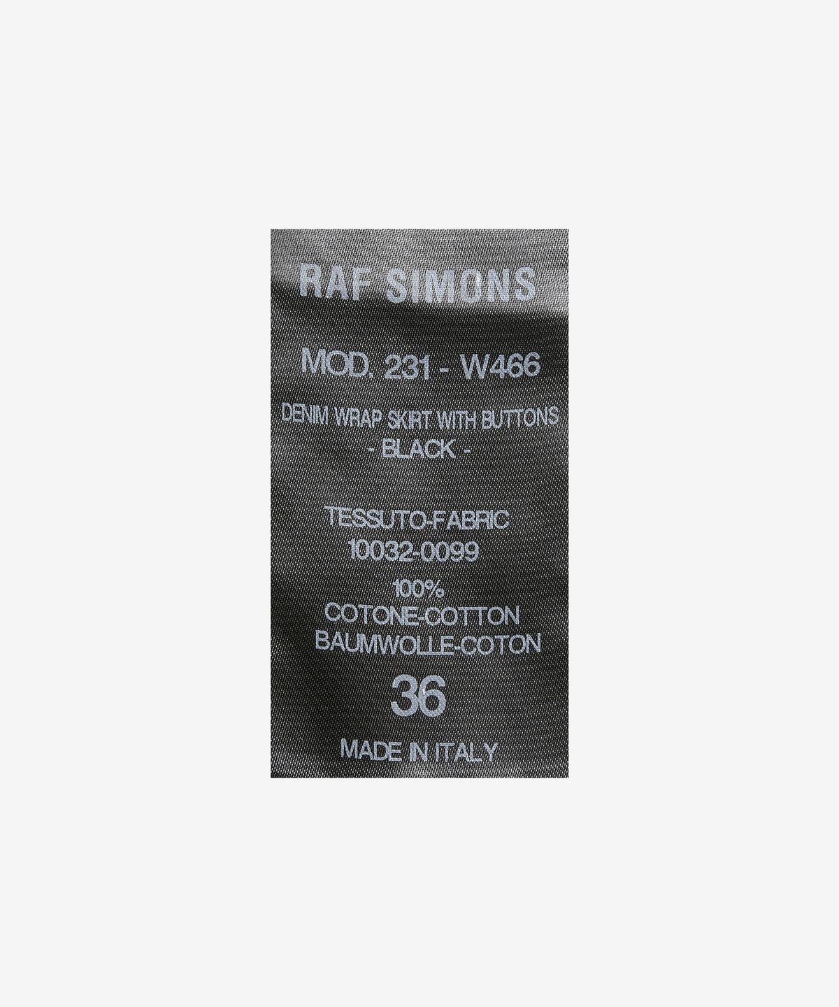 라프시몬스(RAF SIMONS) 랩 버튼 데님 스커트 - 블랙 / 231W4660099