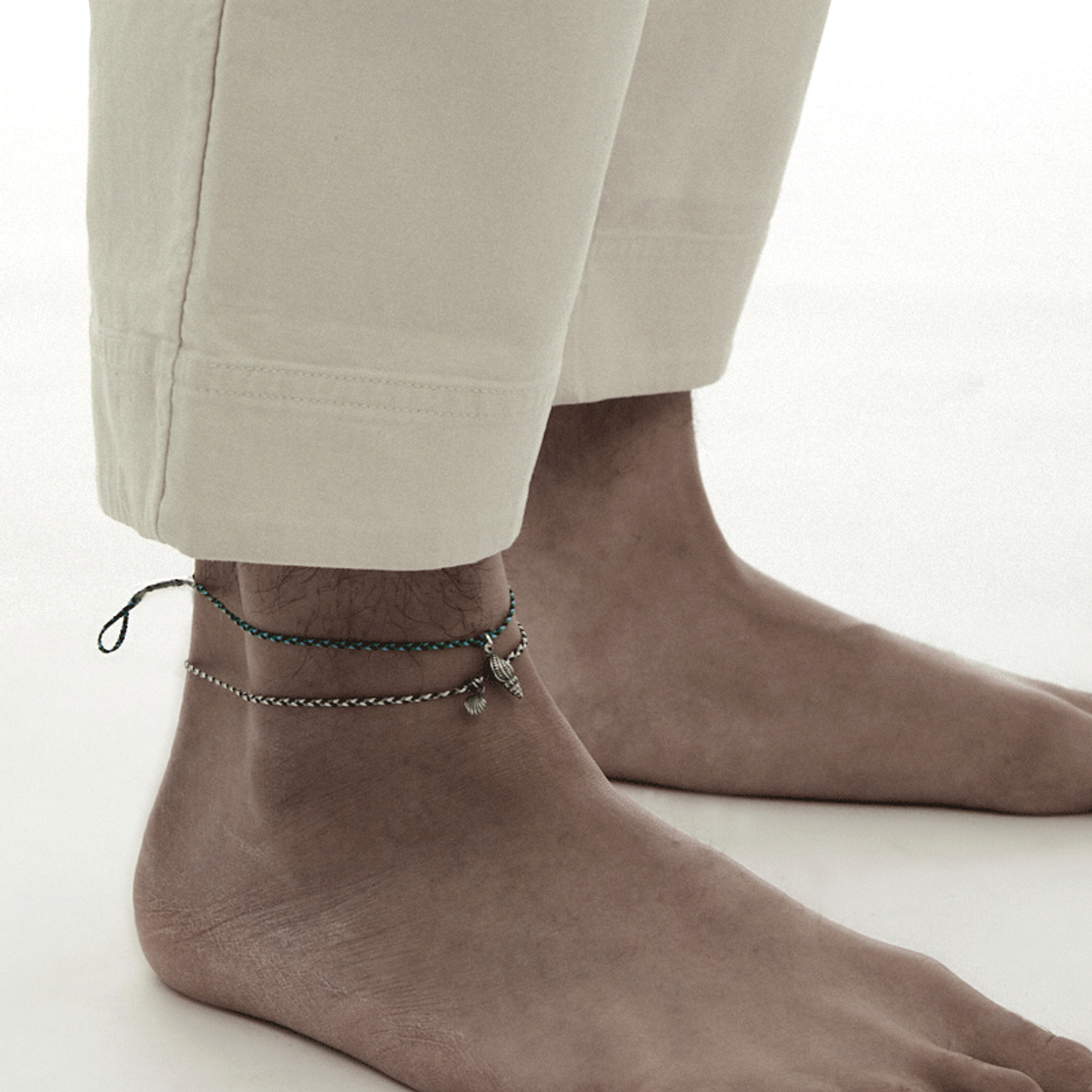 하카블랙스(HAKKABLACKS) Mini Shell Anklet (White-Black)