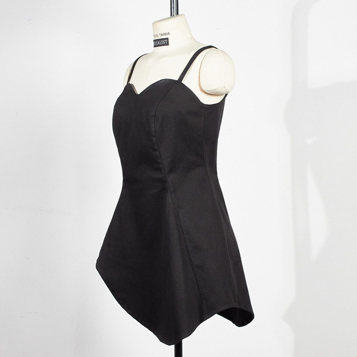 아이디얼리스트(IDEALIST) 비정형 탑_블랙 ATYPICAL TOP BLACK