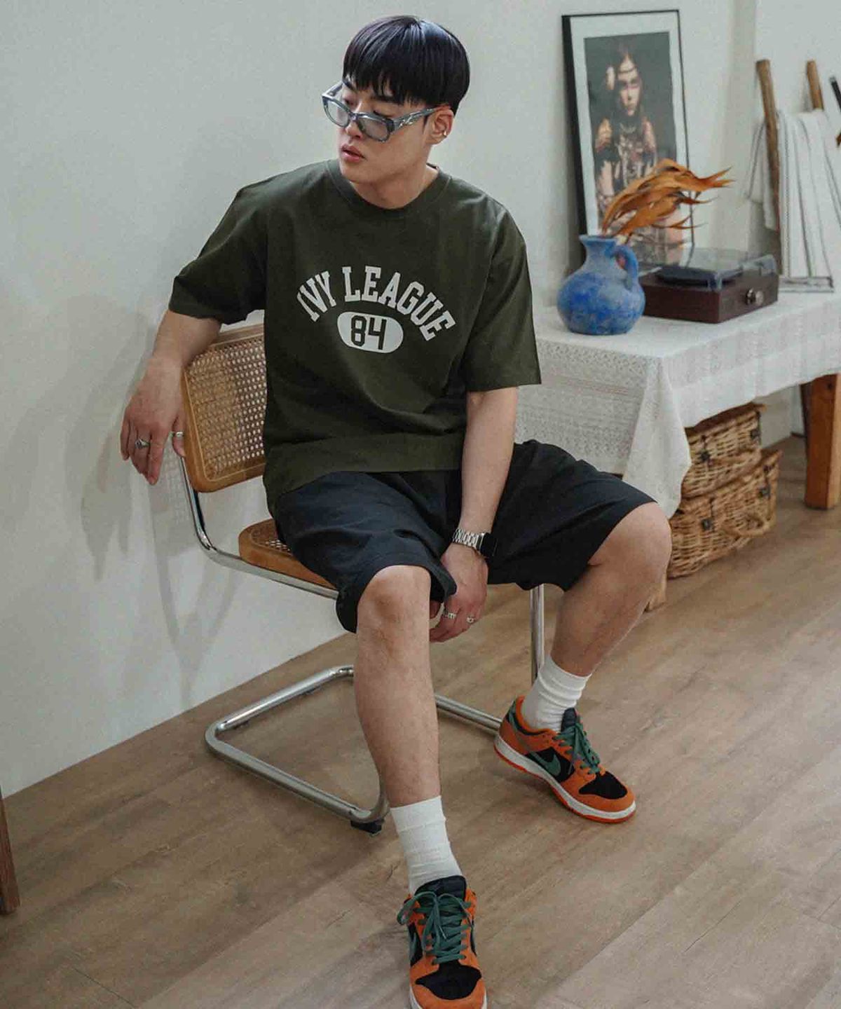 더마일(THEMILE) IVY LEAGUE GARMENTS CREW [KHAKI]