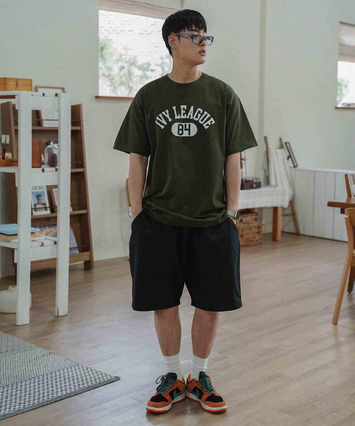 더마일(THEMILE) IVY LEAGUE GARMENTS CREW [KHAKI]