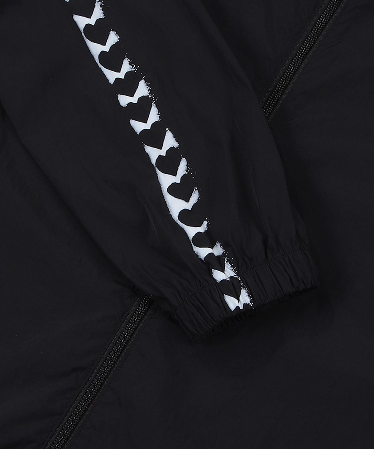 휠라(FILA) FILA  X THE MUSEUM VISITOR HEART LINE WINDBREAKER (FS2JKF2V01XBLK)
