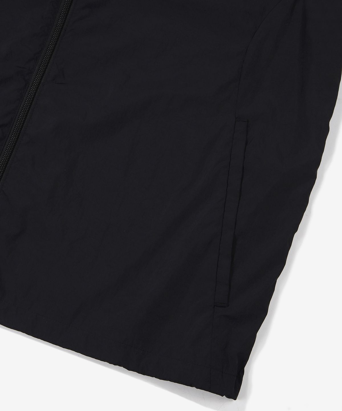 휠라(FILA) FILA  X THE MUSEUM VISITOR HEART LINE WINDBREAKER (FS2JKF2V01XBLK)
