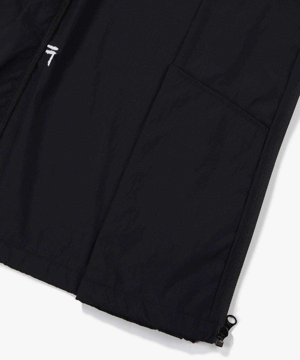 휠라(FILA) FILA  X THE MUSEUM VISITOR HEART LINE WINDBREAKER (FS2JKF2V01XBLK)