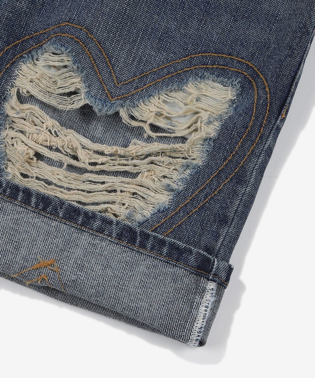 휠라(FILA) FILA X THE MUSEUM VISITOR HEART DESTROYED DENIM SHORTS (FS2TRF2V01XDEM)