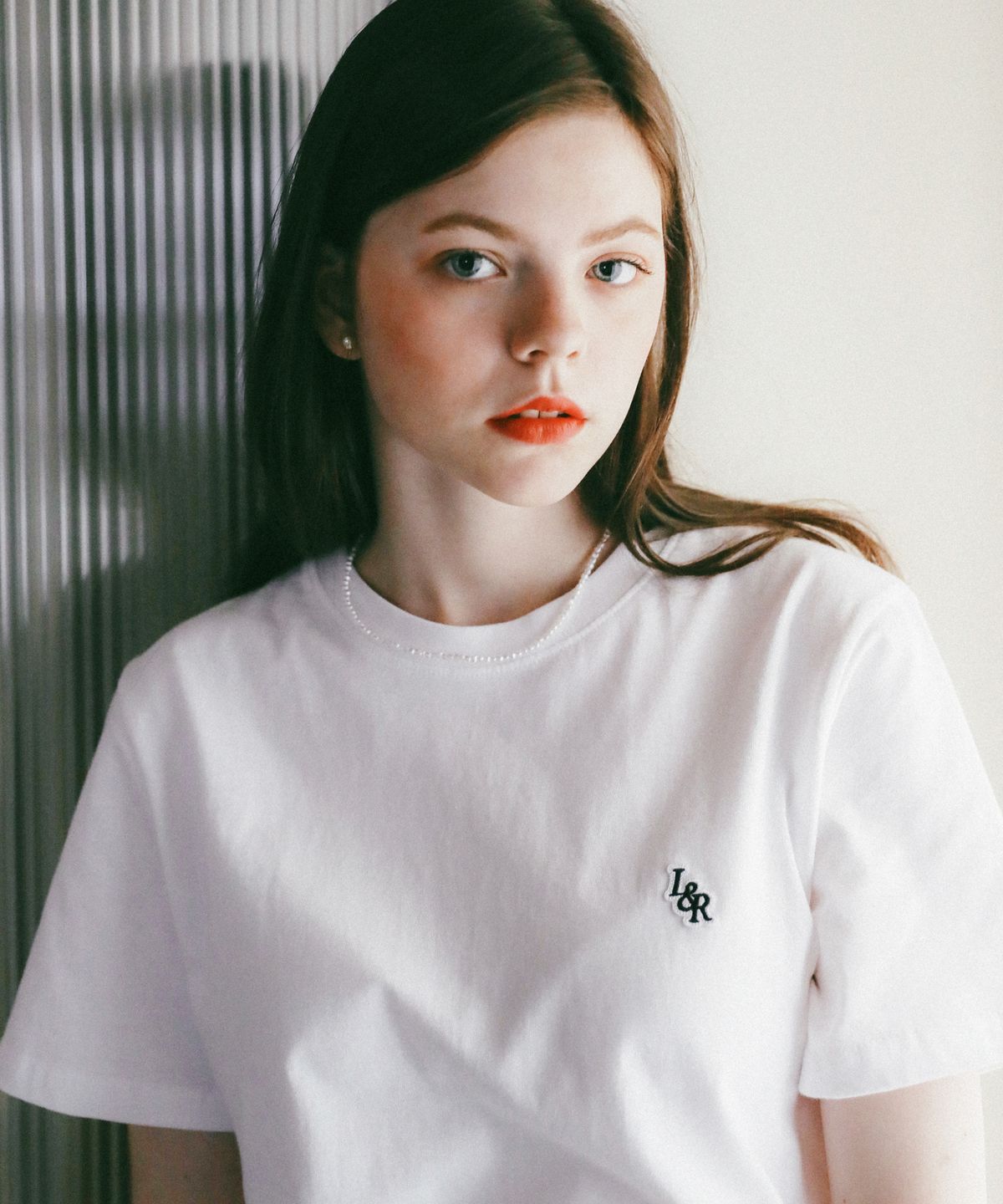 로시로우(LOSSYROW) L&R Patch Point Short-Sleeved T-Shirt White
