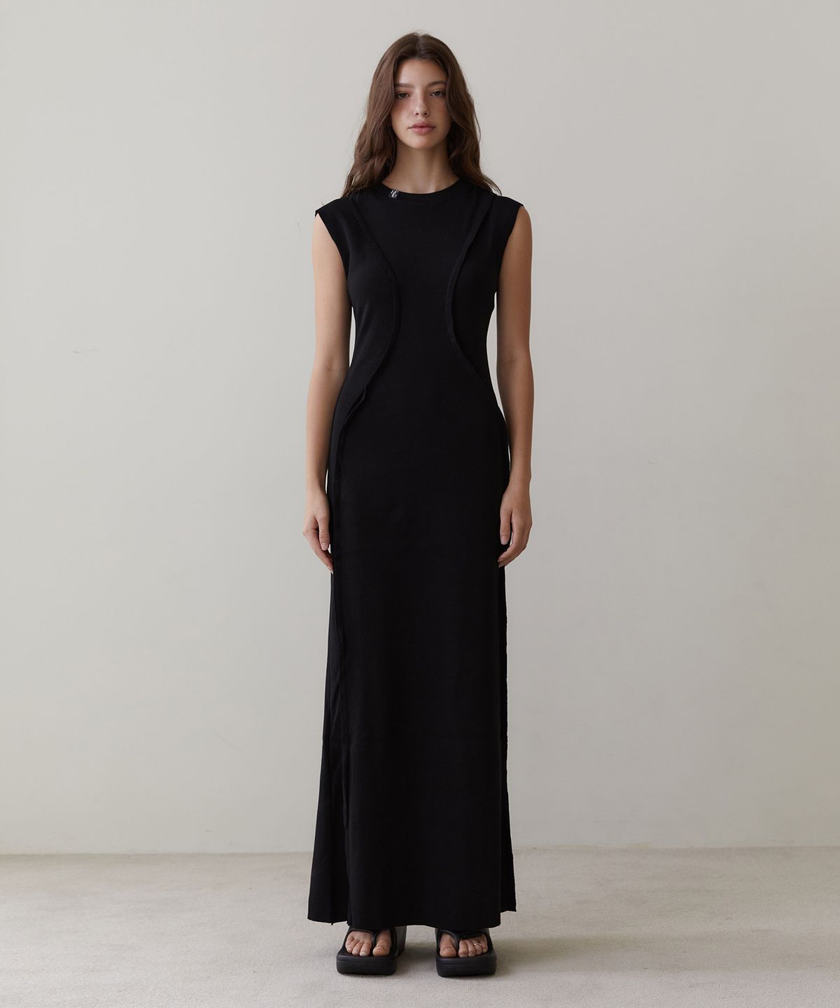 르브아시스(REVOIRSIS) RVIS cutting maxi dresses black