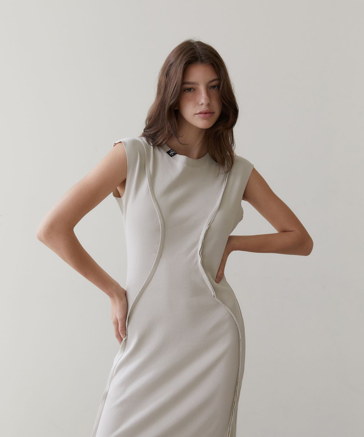 르브아시스(REVOIRSIS) RVIS cutting maxi dresses beige