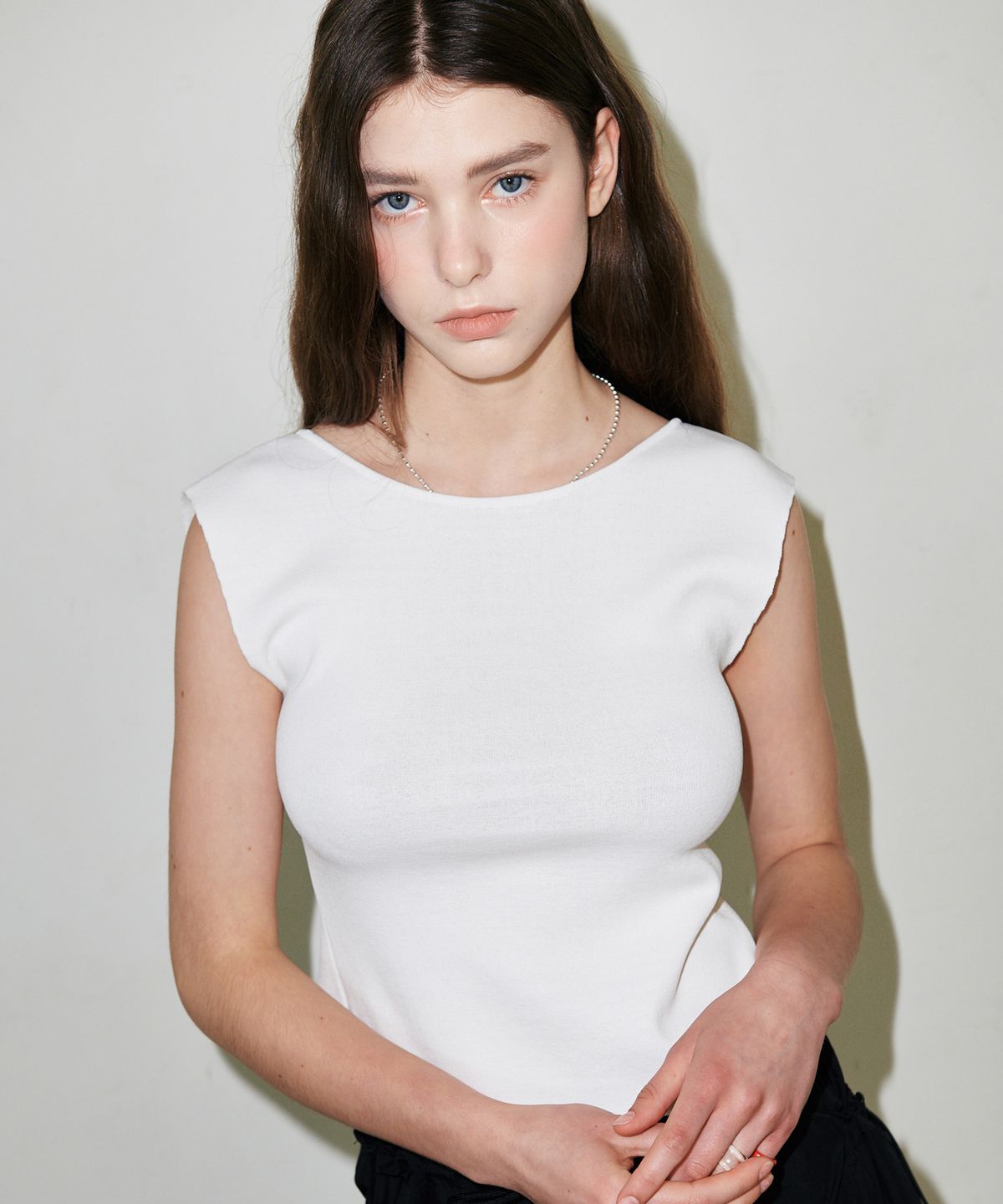 슬로우가먼츠(SLLOW GARMENTS) BACKLESS RIBBON POINT KNITWEAR - WHITE