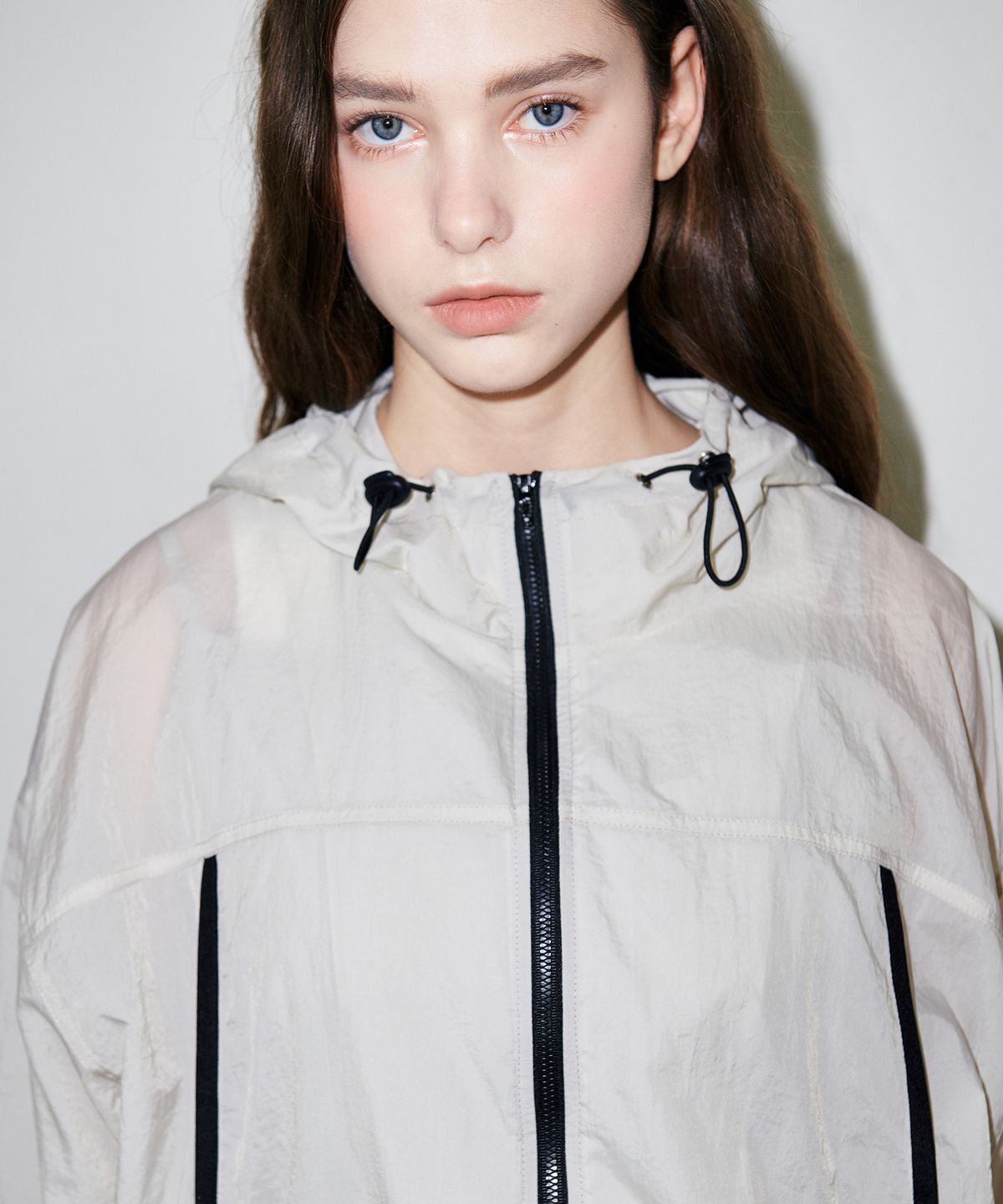 슬로우가먼츠(SLLOW GARMENTS) LIGHT WINDBREAKER - LIGHT GRAY