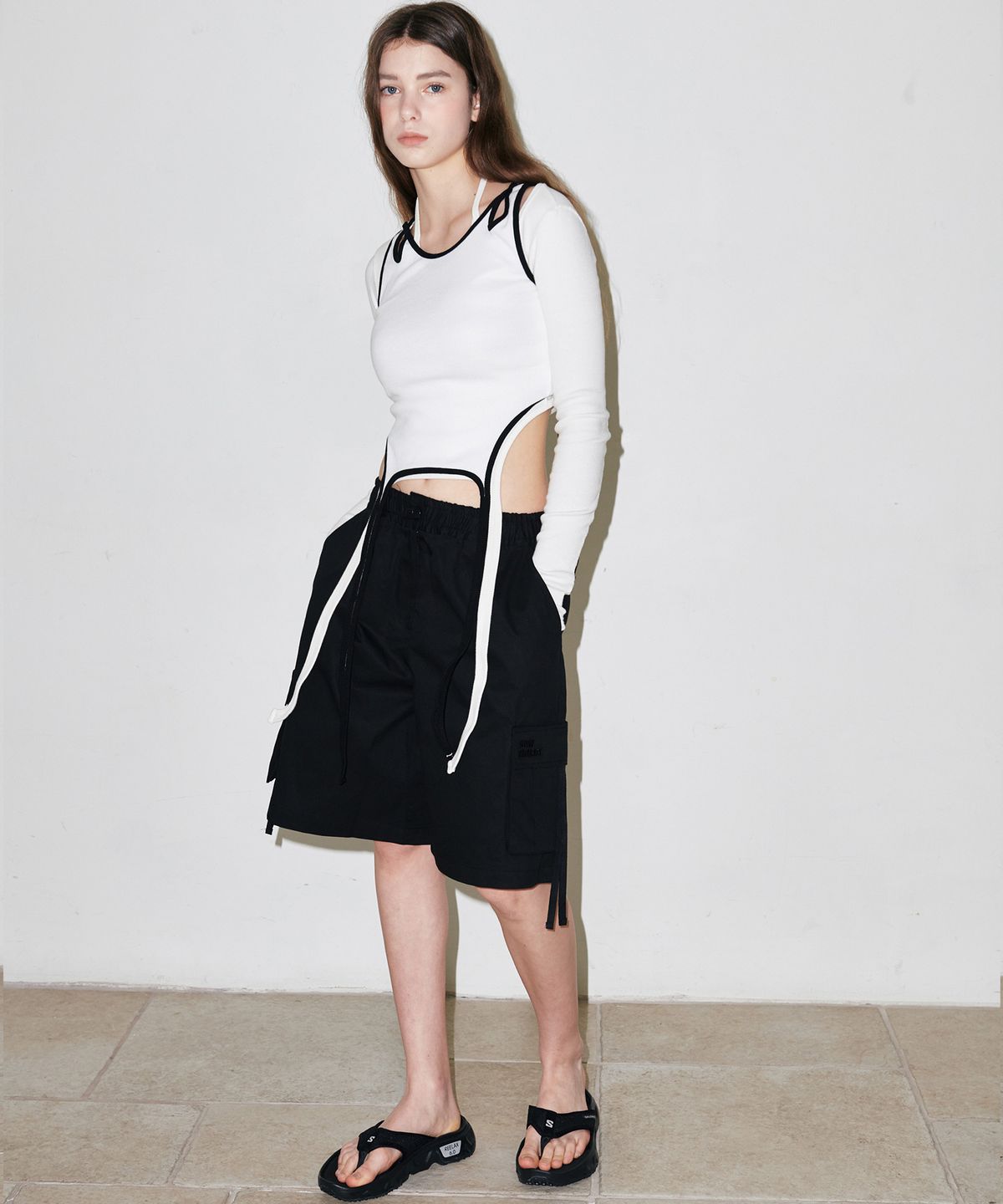 슬로우가먼츠(SLLOW GARMENTS) RIBBON CARGO SHORTS - BLACK