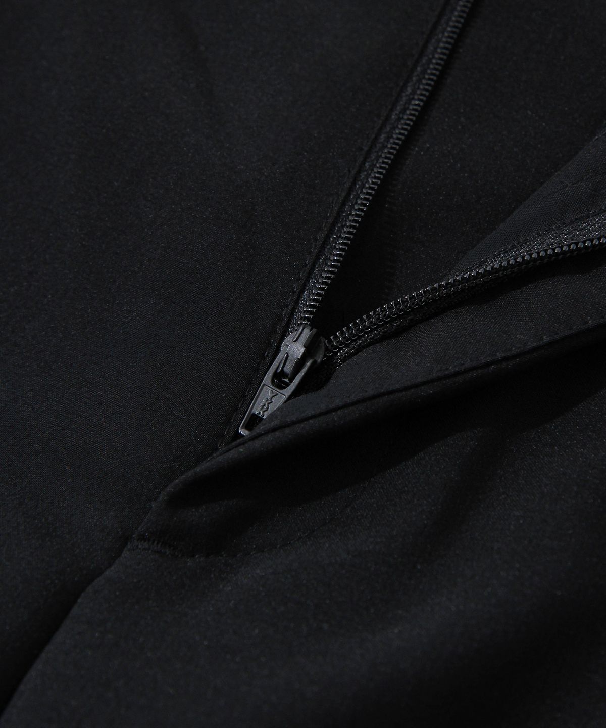 다이아몬드 레이라(DIAMOND LAYLA) Two-tuck wide banding slacks P14 Black