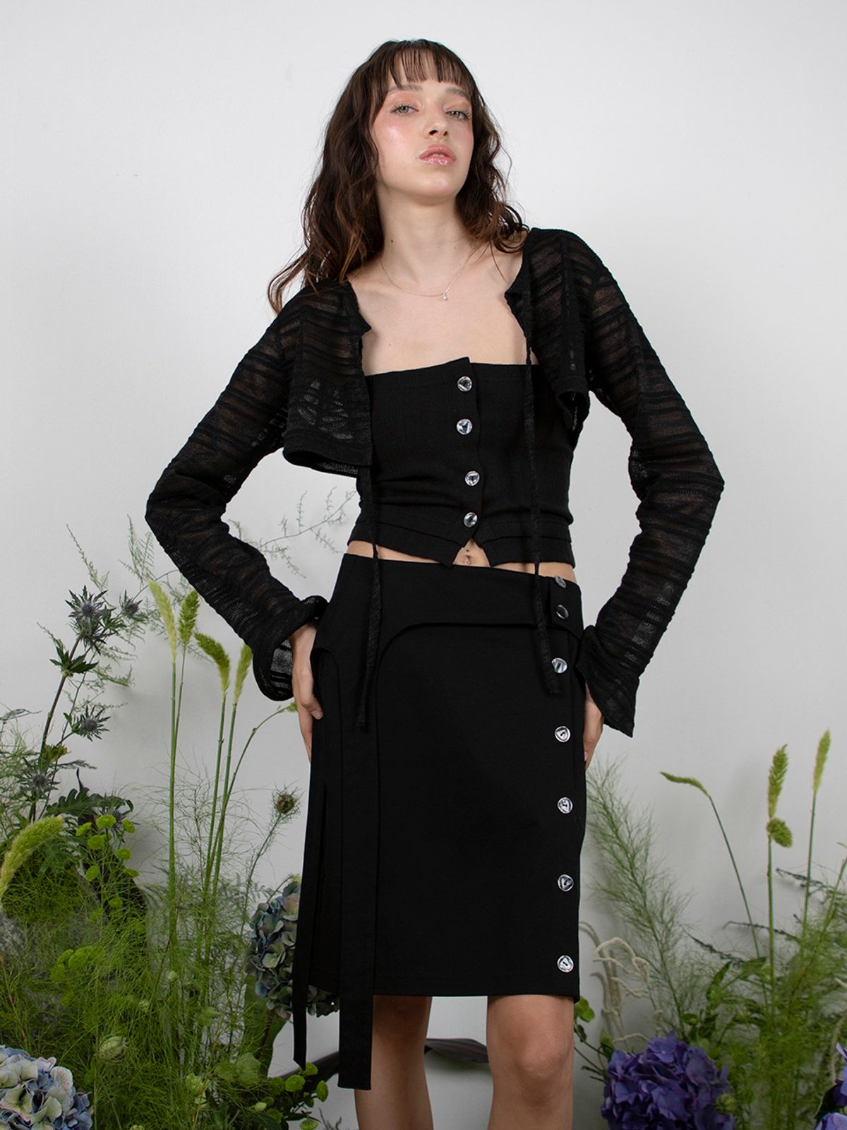 민더리(MEENDERI) RIBBED SHELL BUTTON TOP - BLACK