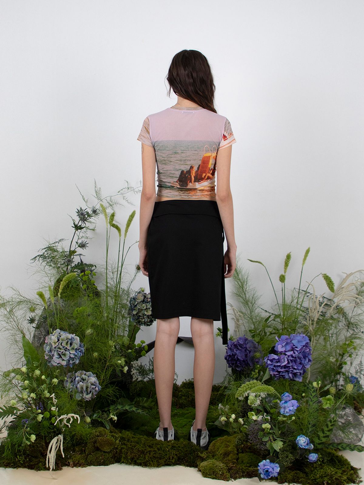 민더리(MEENDERI) SIDE STRAP BUTTON SKIRT - BLACK