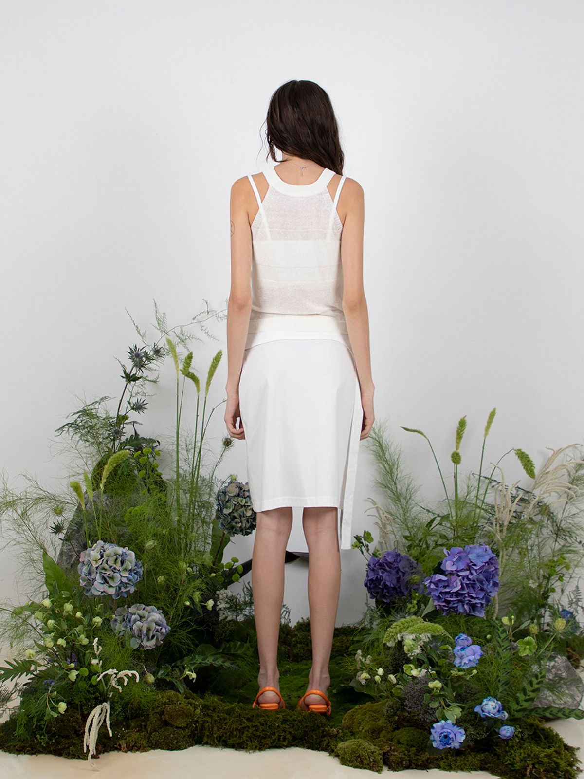 민더리(MEENDERI) LINEN HALTER KNIT TOP - WHITE