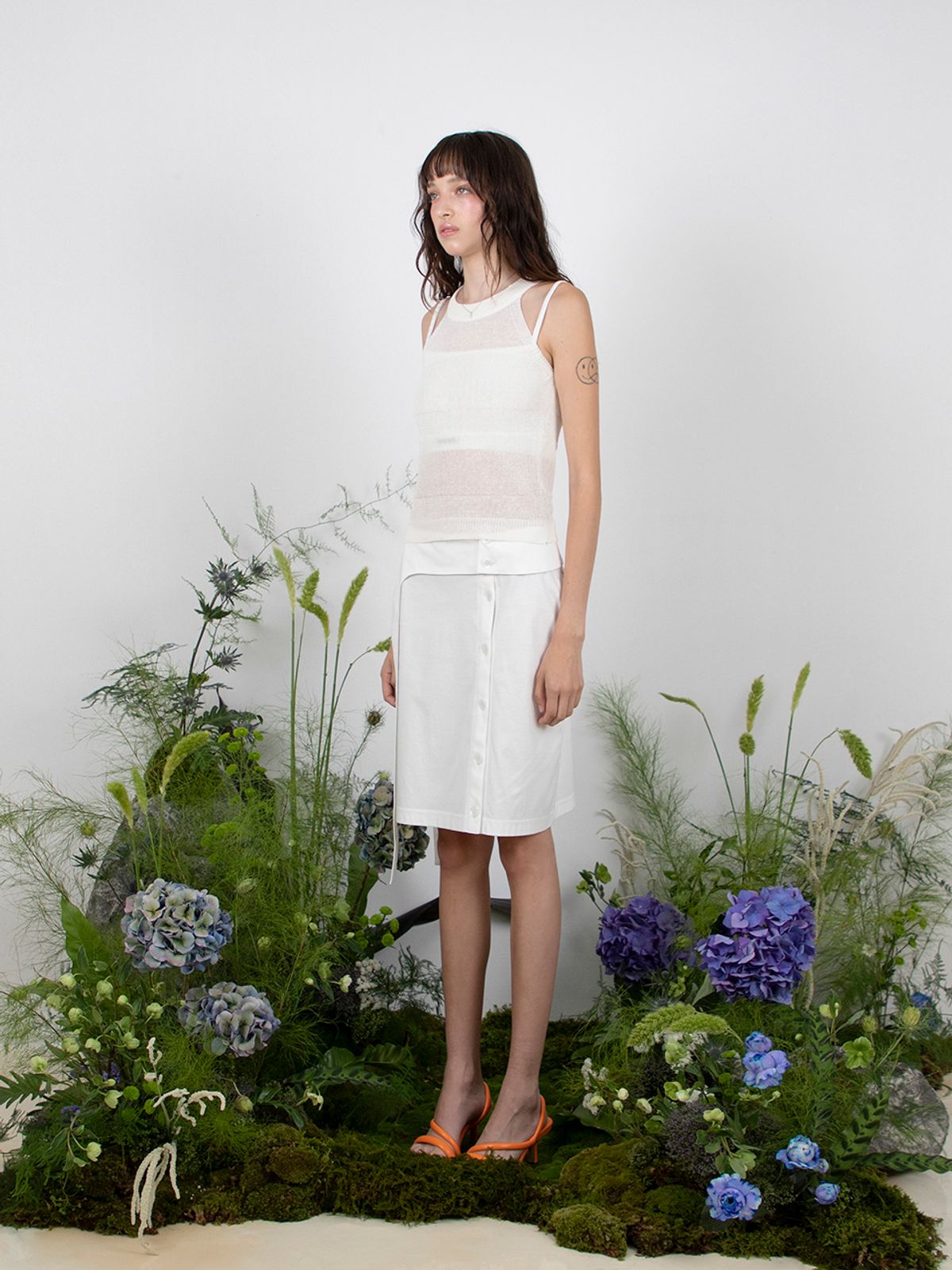 민더리(MEENDERI) LINEN HALTER KNIT TOP - WHITE