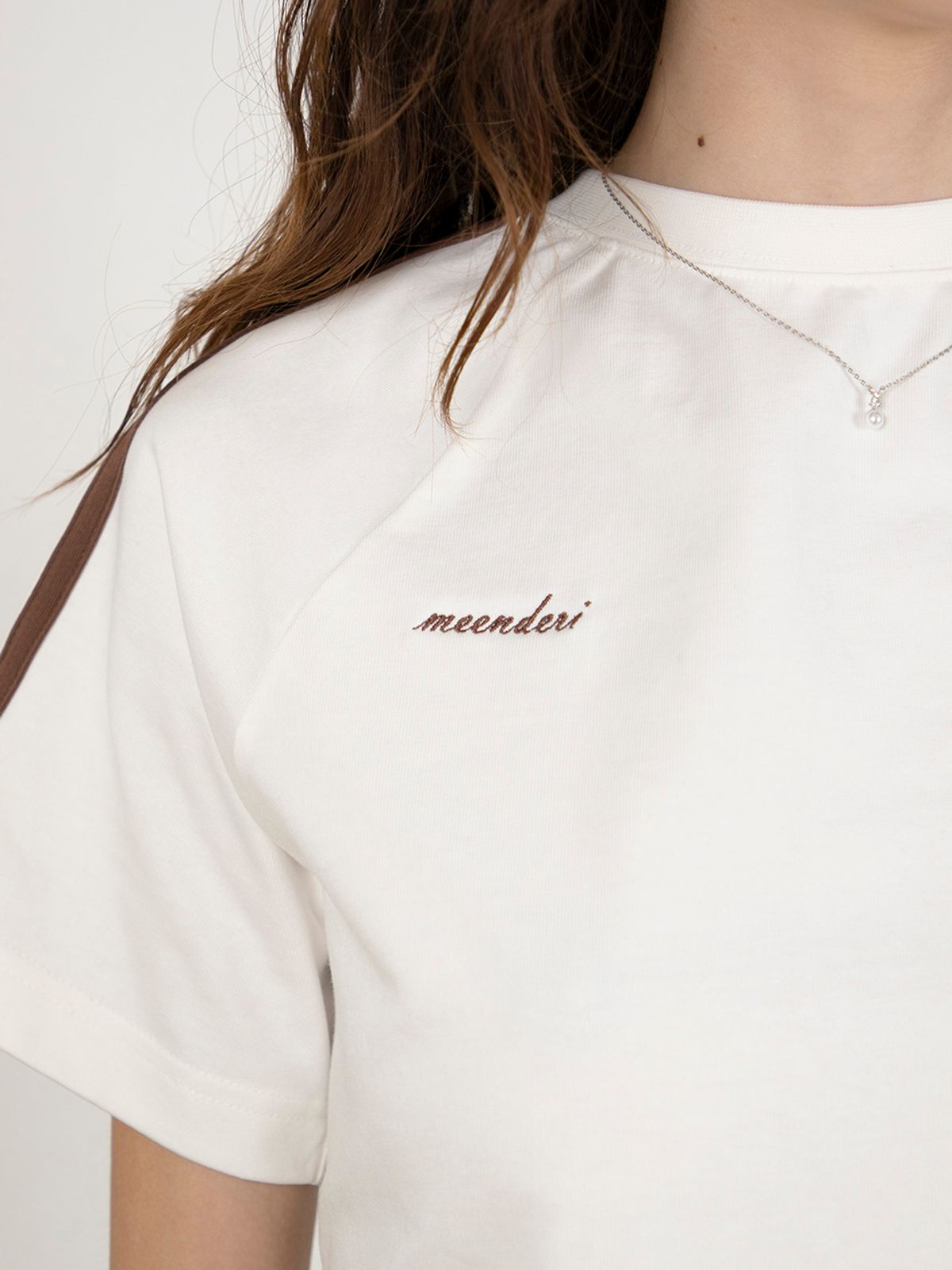 민더리(MEENDERI) BACK LACE-UP TRACK TOP - WHITE