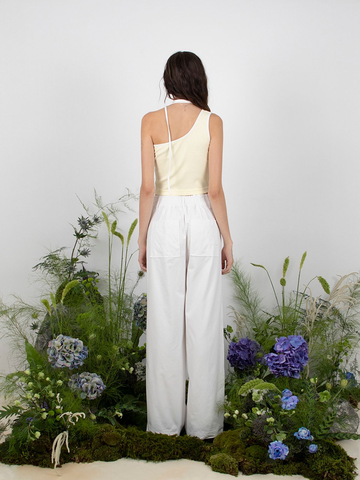 민더리(MEENDERI) TRACK UNBALANCE SLEEVELESS TOP - LEMON