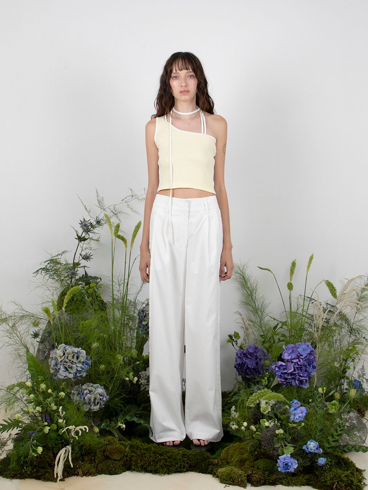 민더리(MEENDERI) TRACK UNBALANCE SLEEVELESS TOP - LEMON